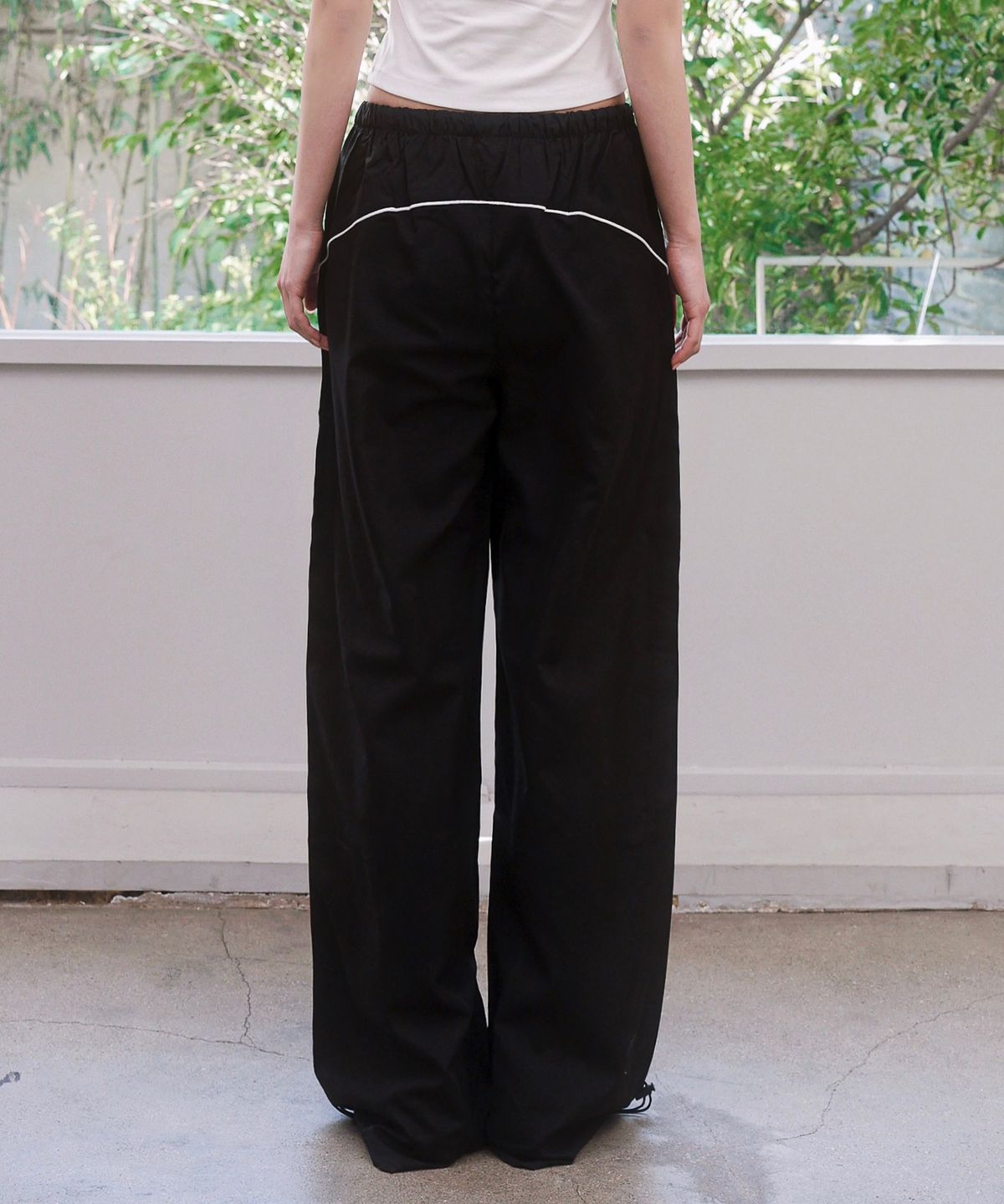 버진키스(VIRGINKISS) Pipe side line track pants - BLACK