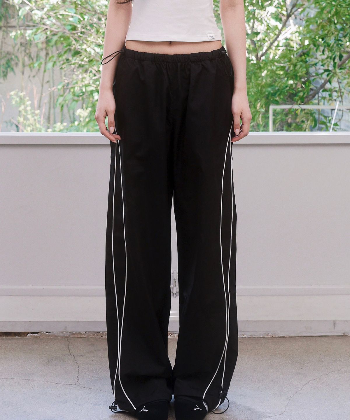 버진키스(VIRGINKISS) Pipe side line track pants - BLACK