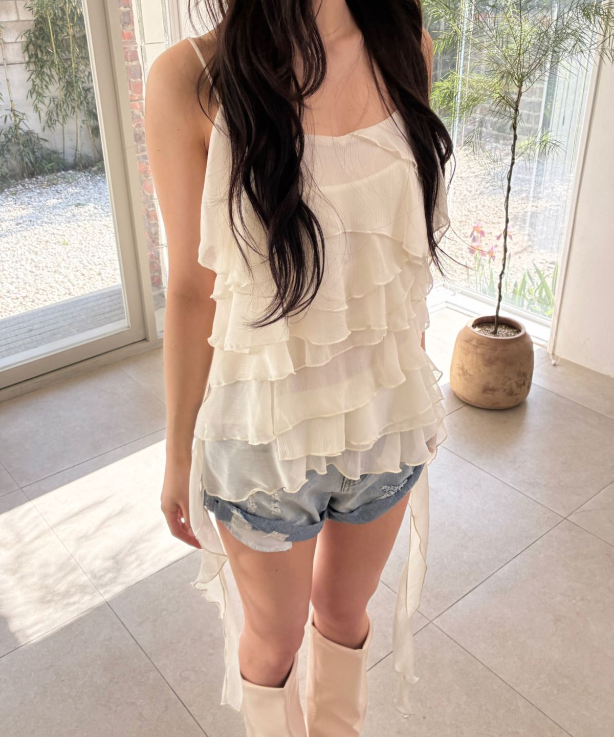 버진키스(VIRGINKISS) Fairy ruffle tail blouse - IVORY