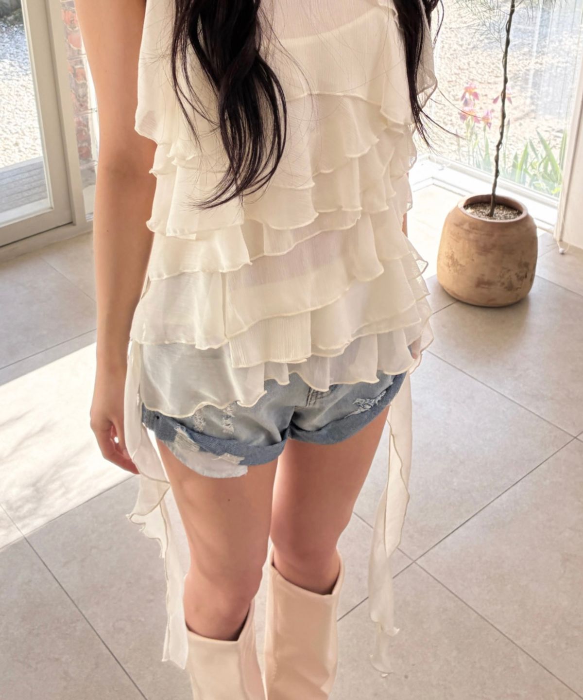 버진키스(VIRGINKISS) Dirty distressed folded denim shorts - LIGHT BLUE
