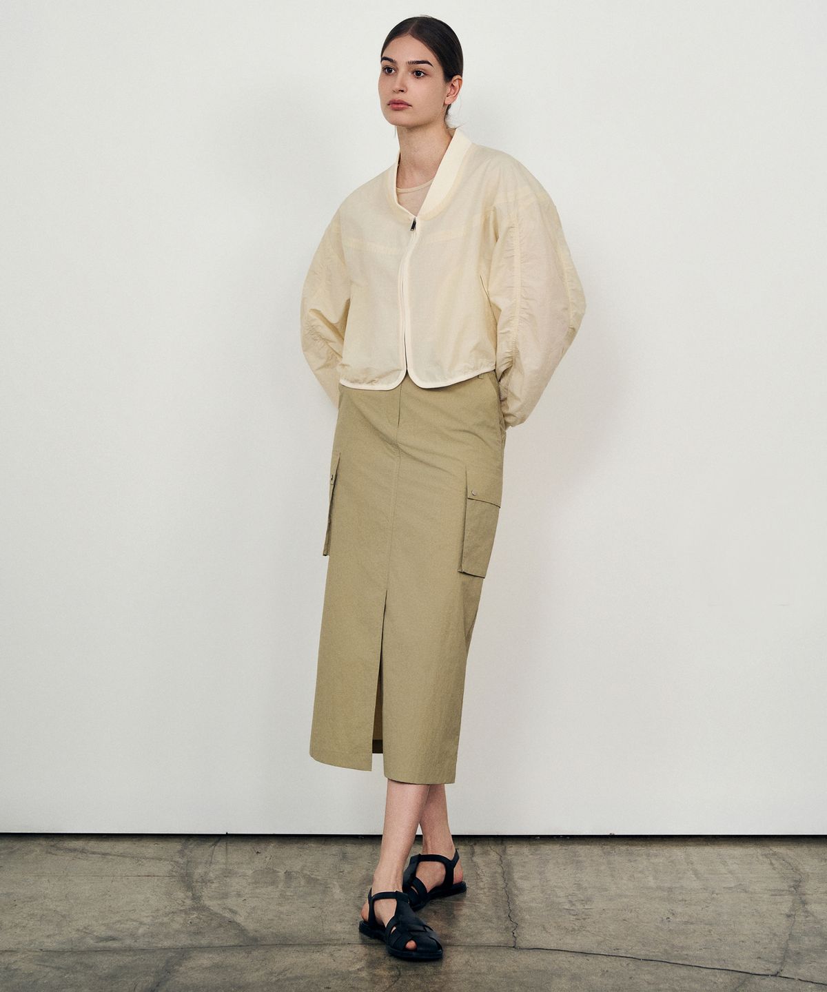 라넌큘러스(RANUNCULUS) 유틸리티 카고 미디 스커트_LIGHT KHAKI