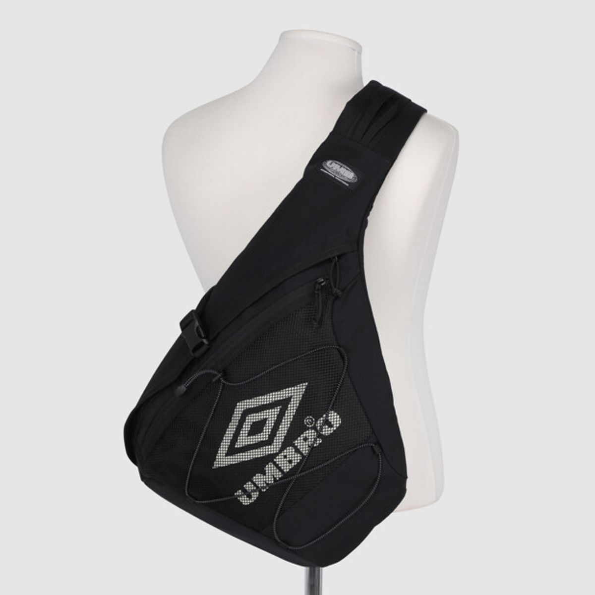엄브로(UMBRO) HBL 슬링백 블랙 UR223CBG55