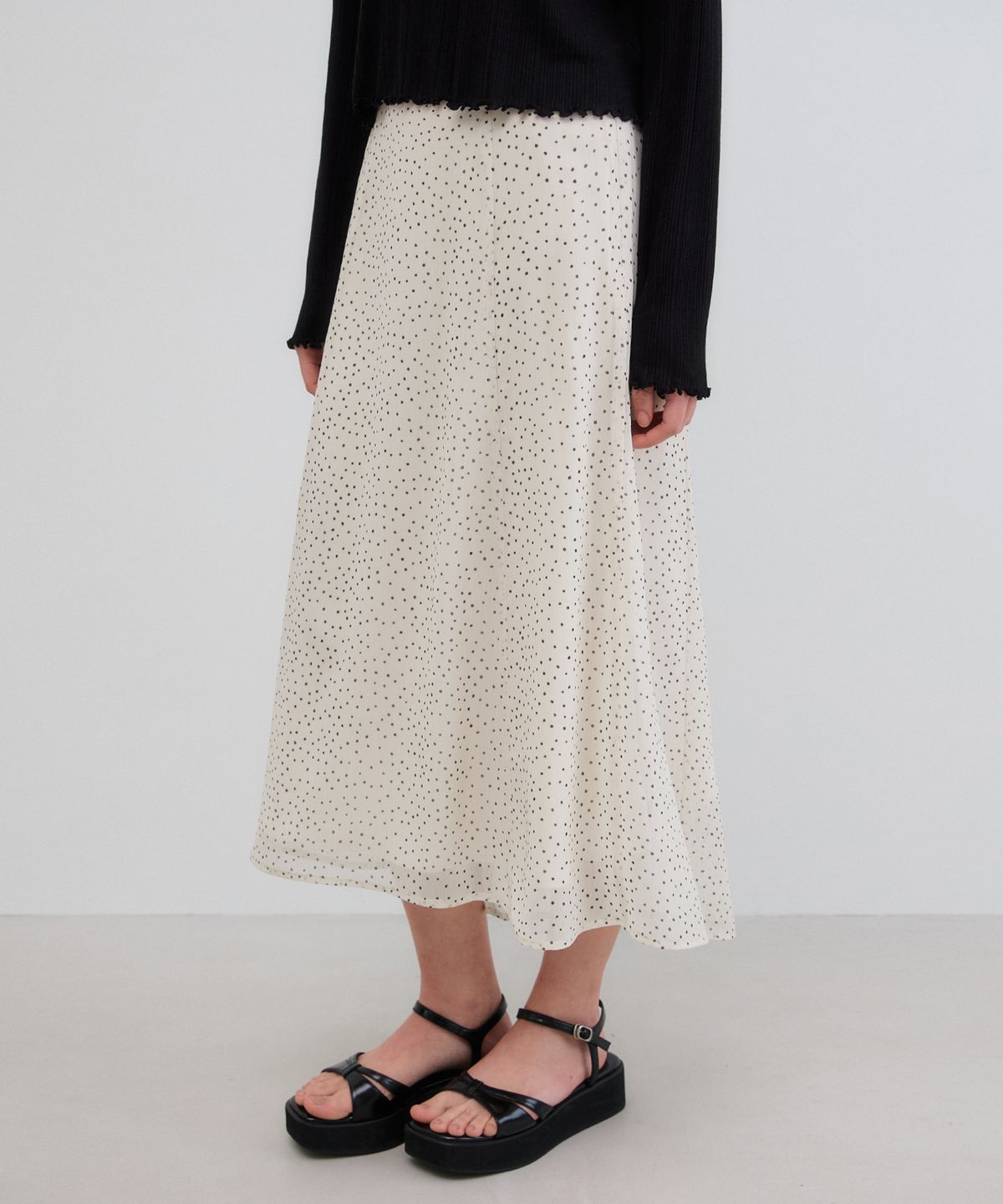 망고매니플리즈(MANGO MANY PLEASE) ODE DOT FLARE SKIRT_CREAM