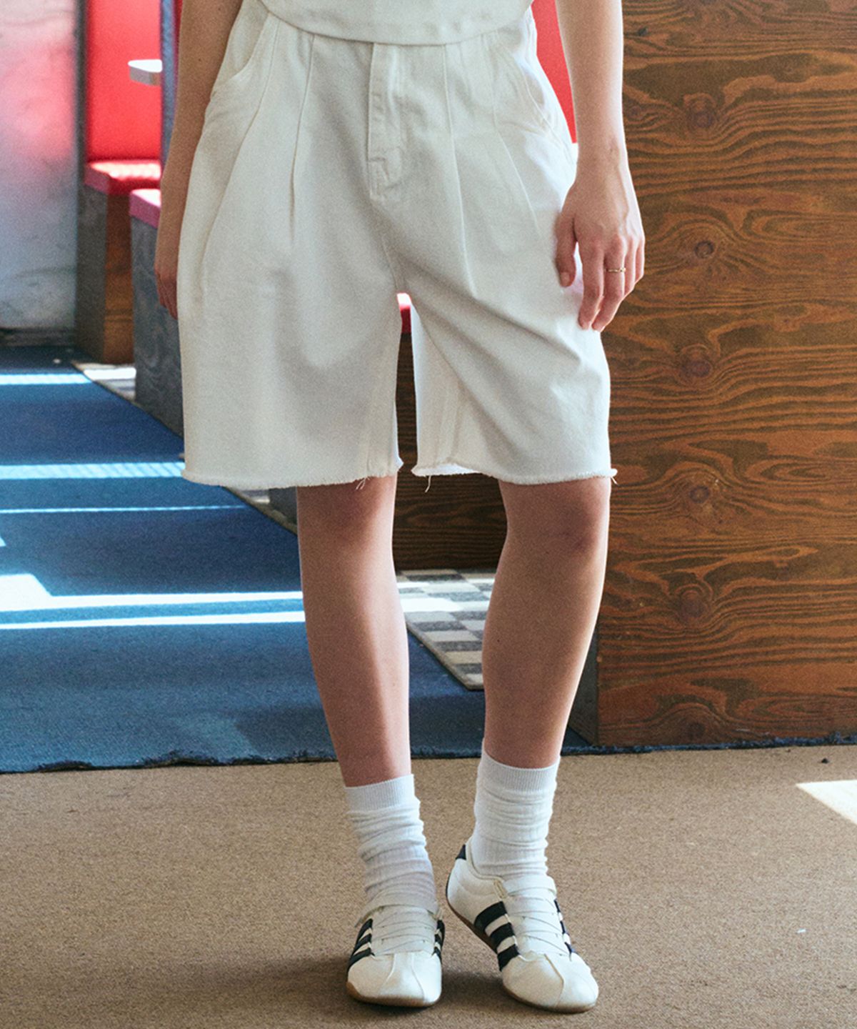 에르에르(ERER) Pintuck Bermuda Denim Shorts White