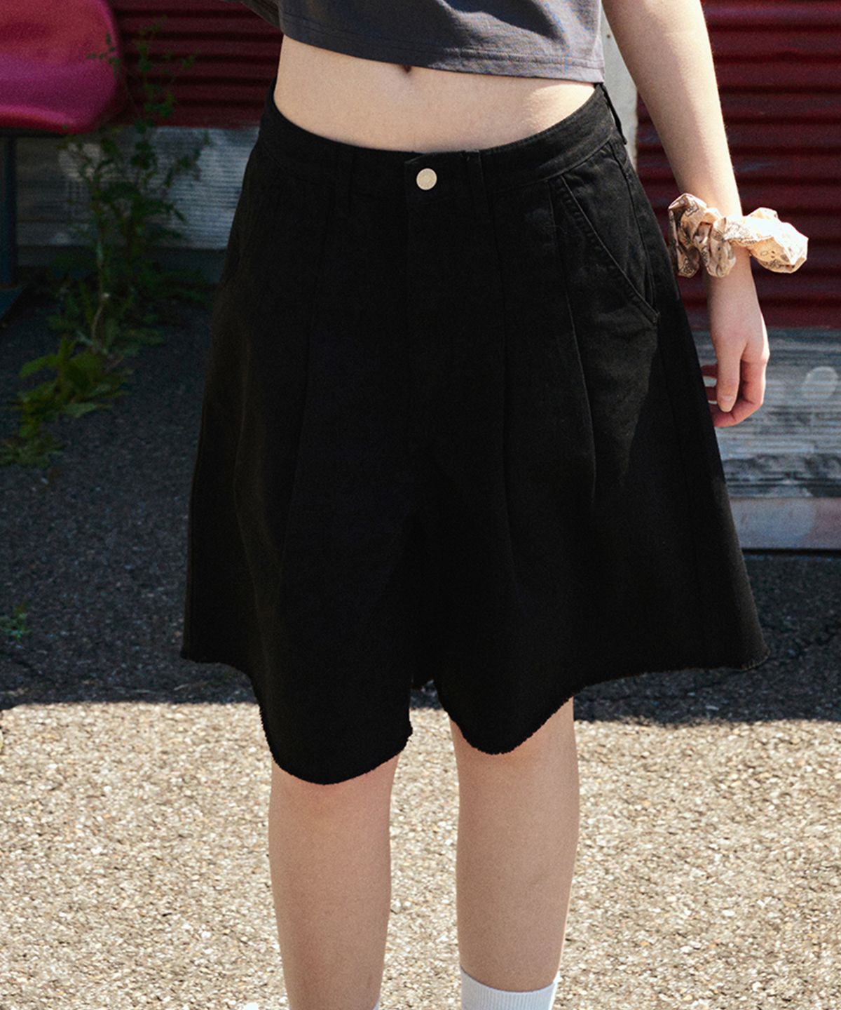 에르에르(ERER) Pintuck Bermuda Denim Shorts Black