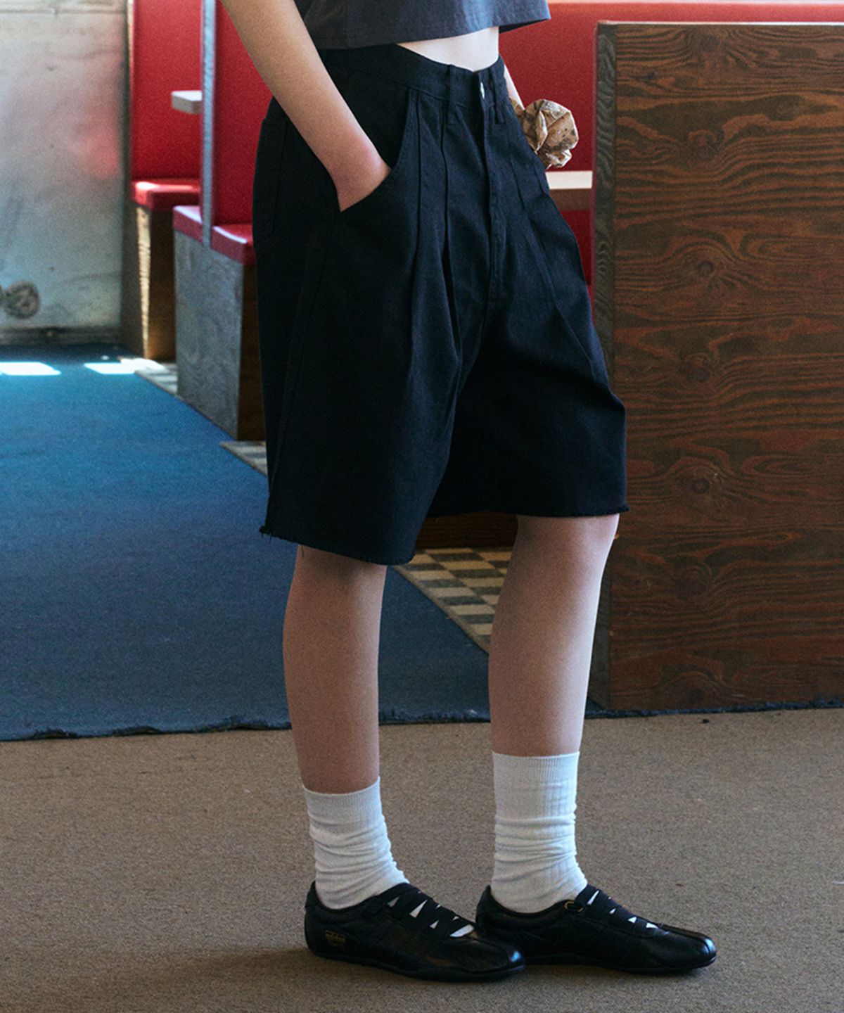에르에르(ERER) Pintuck Bermuda Denim Shorts Black