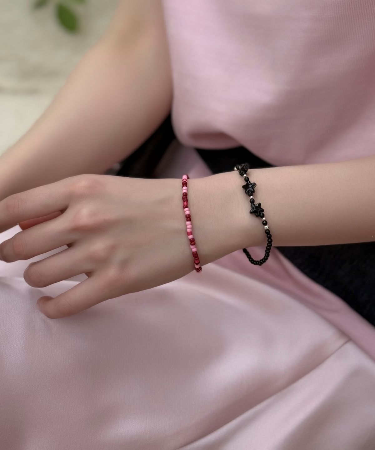 봉보(BONBEAU) Alba color mix layered beads Bracelet 하트 참 컬러 믹스 시드 비즈 팔찌