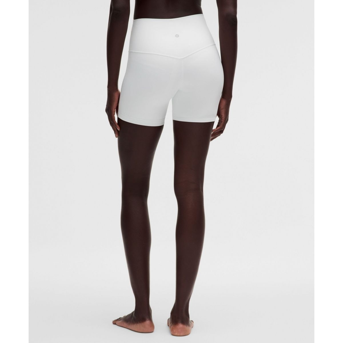 룰루레몬(LULULEMON) 룰루레몬 Align No Line™ 하이라이즈 쇼츠 6inch  WHT