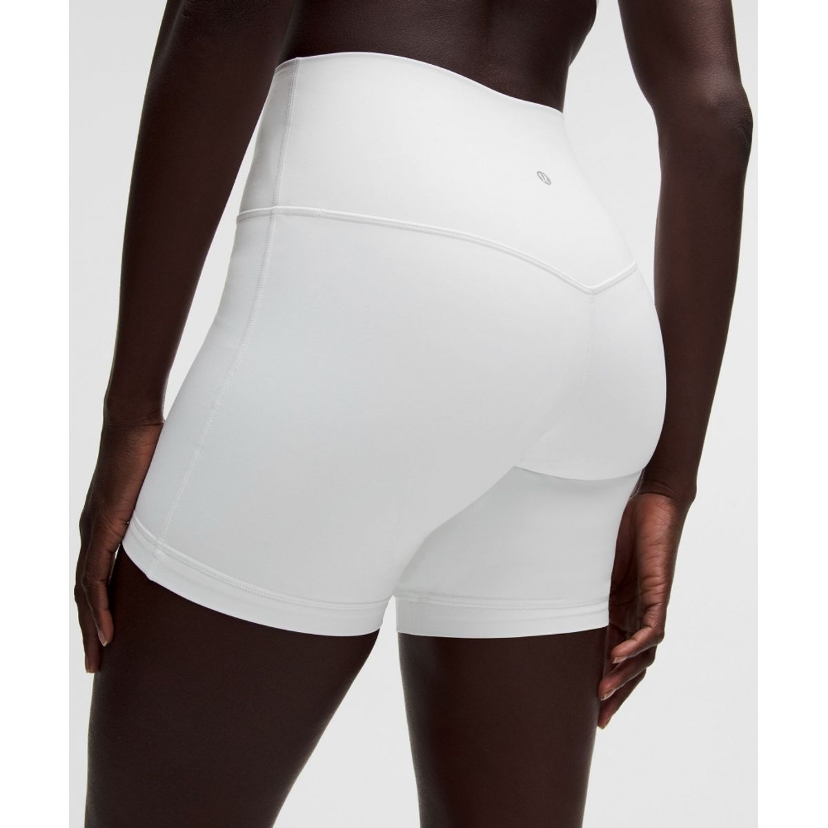 룰루레몬(LULULEMON) 룰루레몬 Align No Line™ 하이라이즈 쇼츠 6inch  WHT