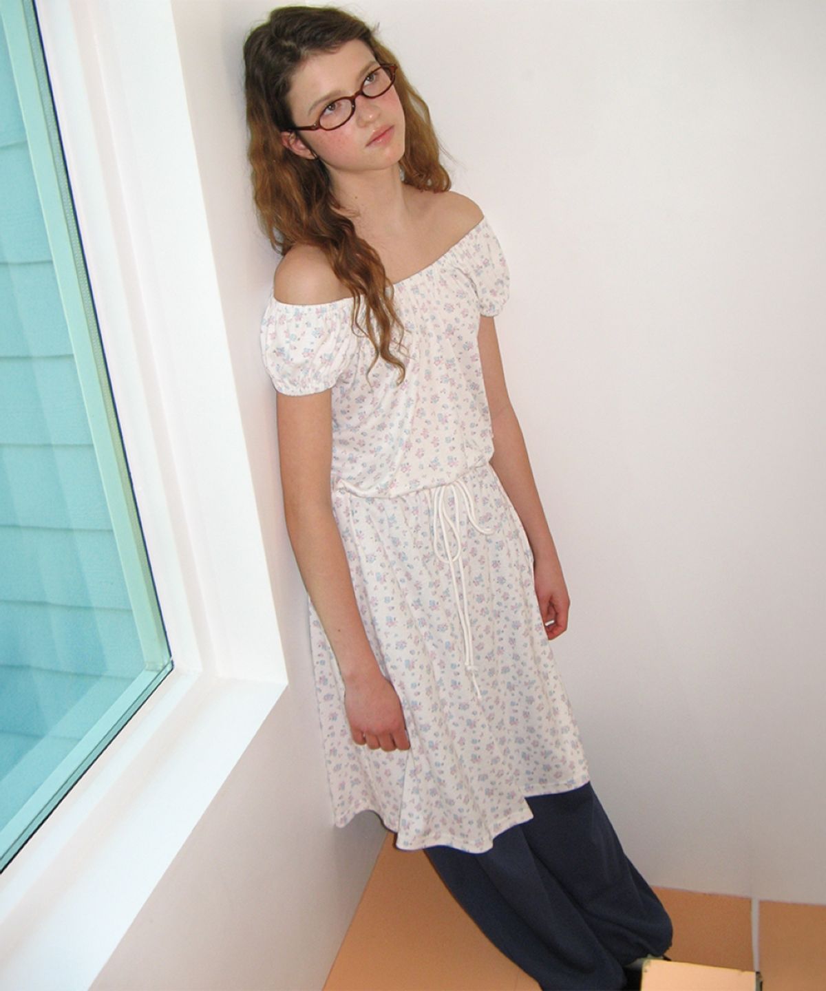 론론(RONRON) OFF SHOULDER STRING LONG DRESS WHITE FLOWER
