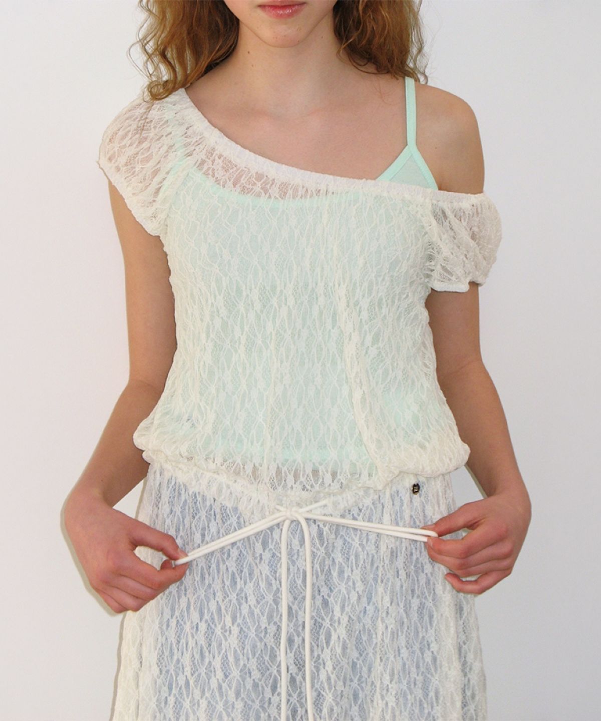론론(RONRON) OFF SHOULDER STRING LONG DRESS LACE IVORY