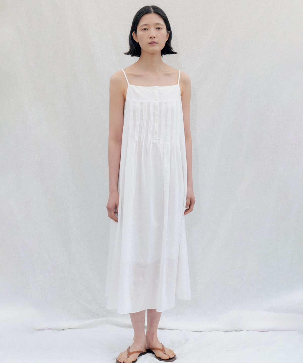 스텝어라운드(STEP AROUND) Pintuck Button Slip Dress_WHITE