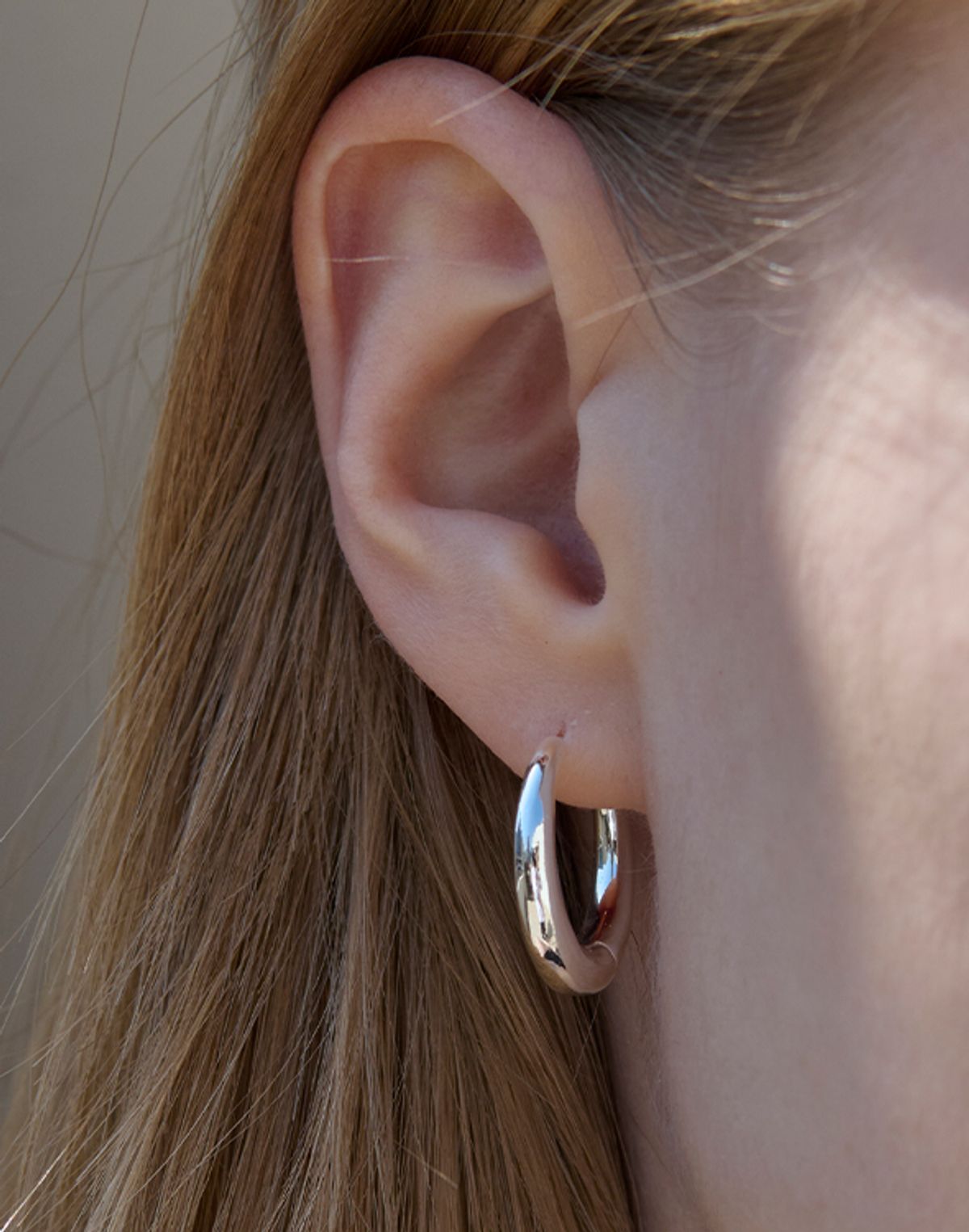 아티카 로우(ATTICA RAW) Crescent Hoop Earrings / EBS044