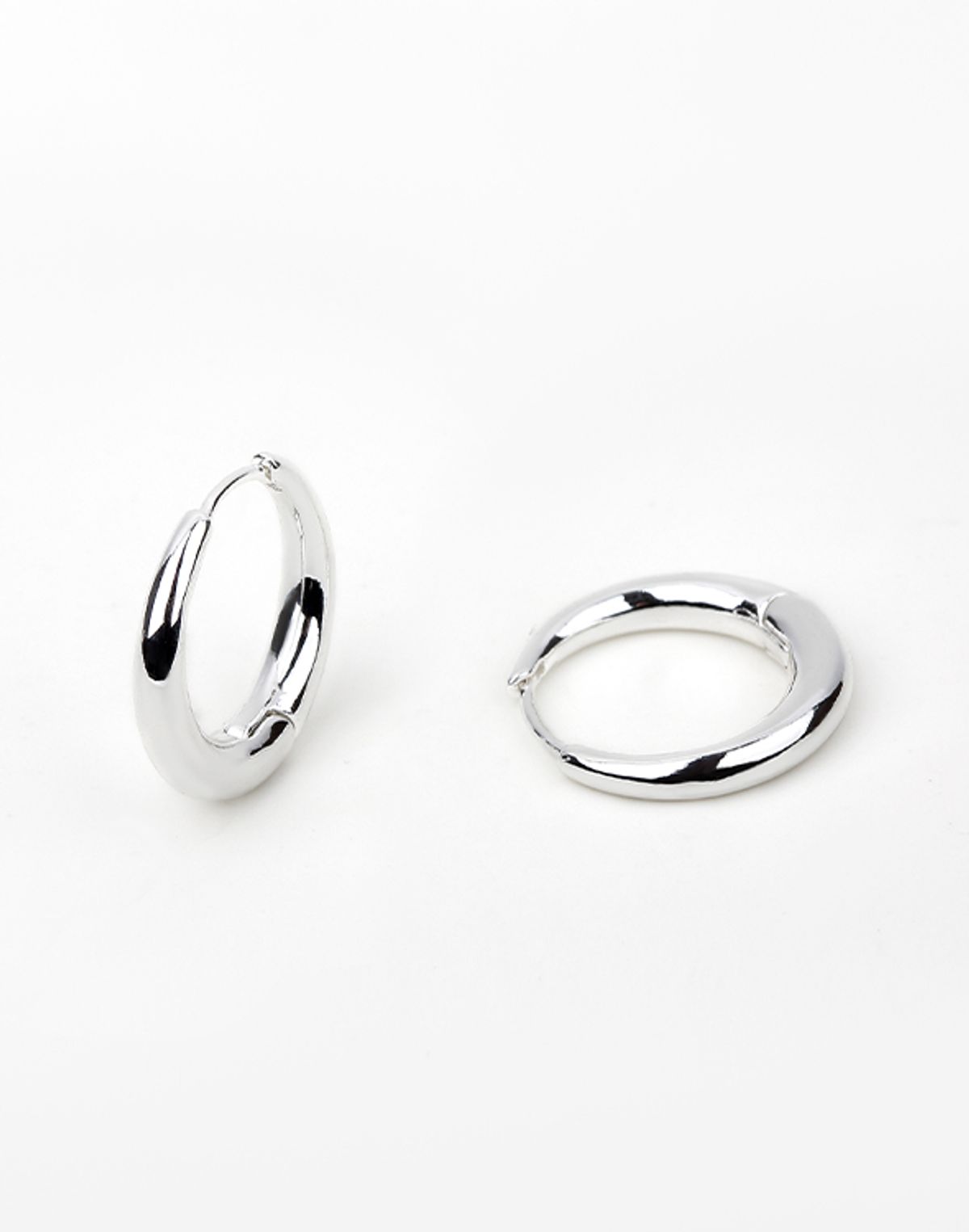 아티카 로우(ATTICA RAW) Crescent Hoop Earrings / EBS044