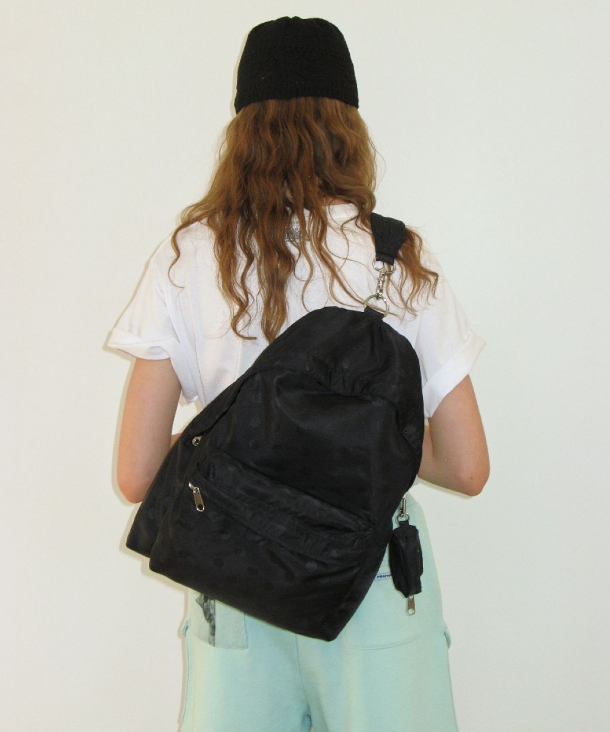 론론(RONRON) DOT SLING BACKPACK BLACK