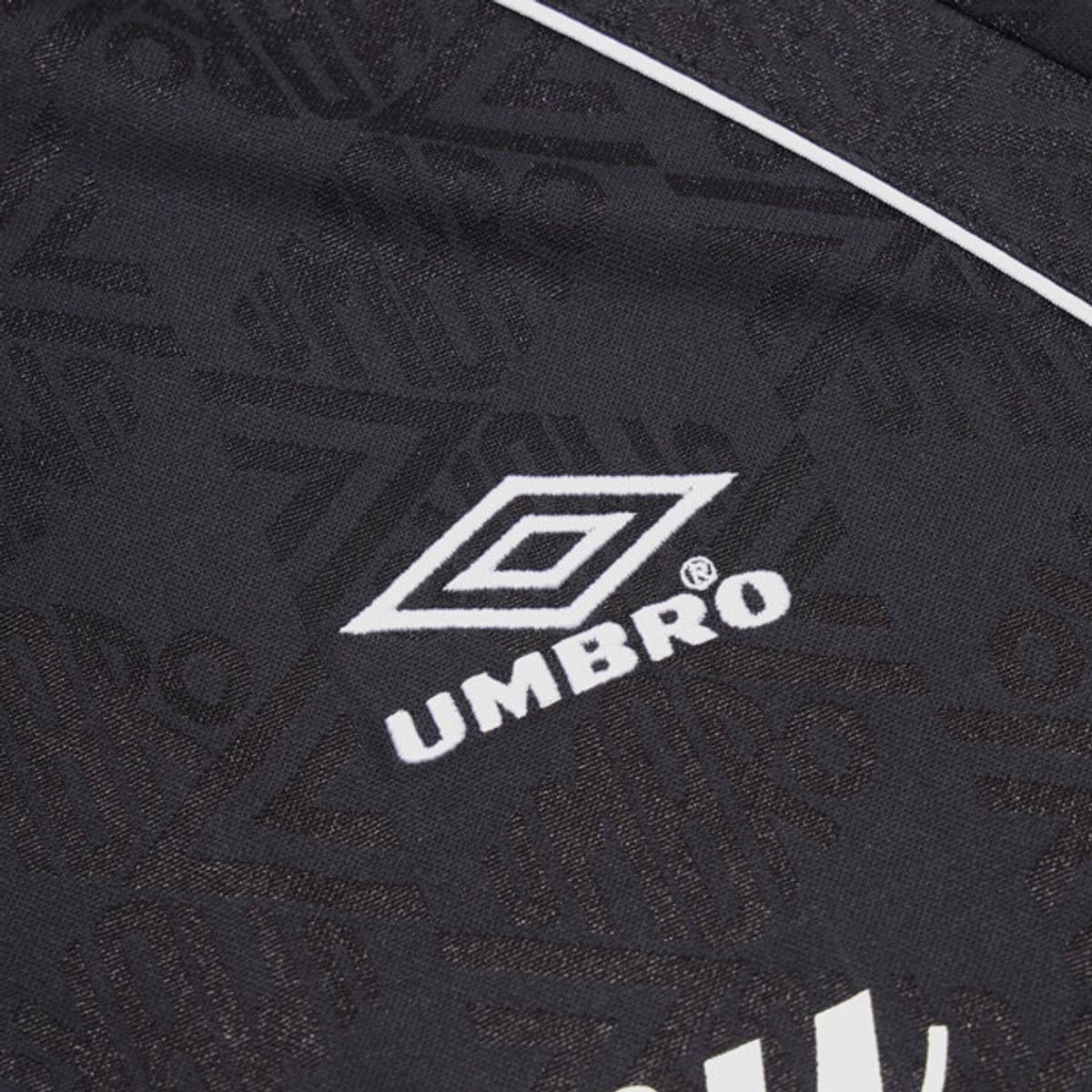엄브로(UMBRO) HBL 풋볼 헤리티지 자카드 반팔 저지 블랙 UR224CRJ51