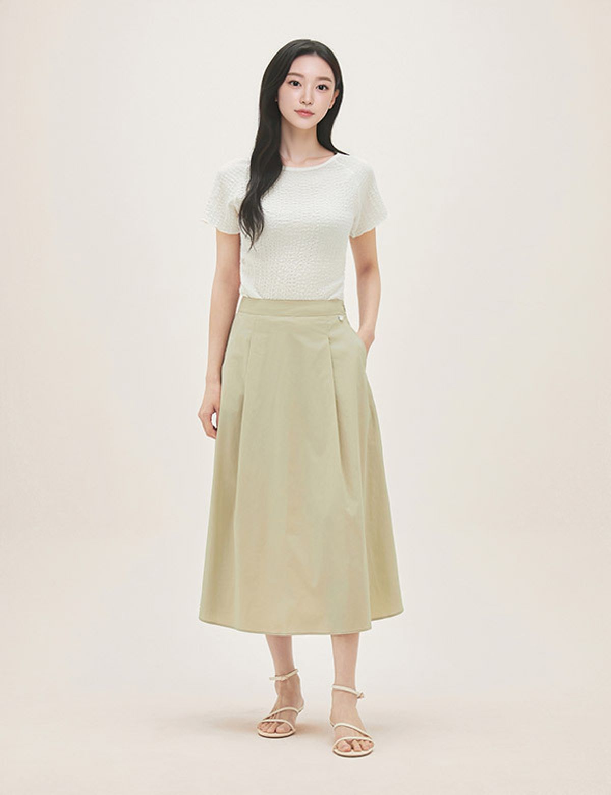 로엠(ROEM) 조직감 반팔 티셔츠 RMHWG25RT5