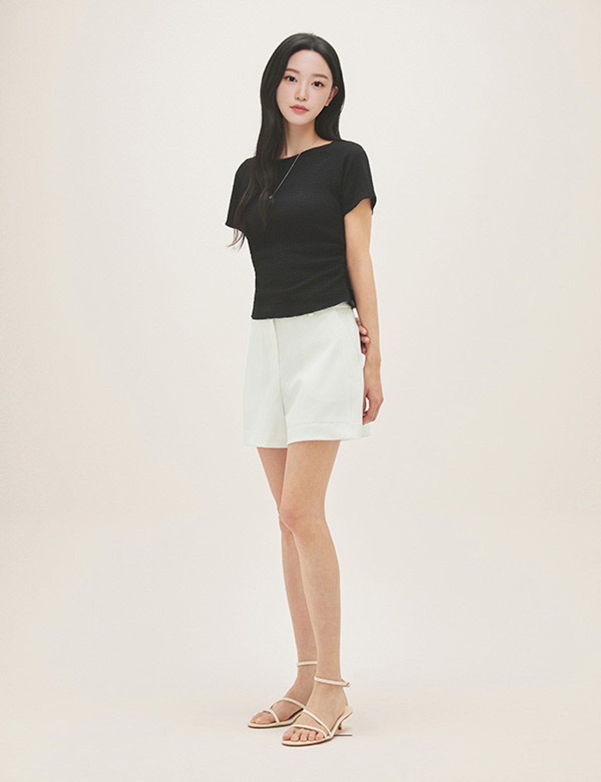로엠(ROEM) 조직감 반팔 티셔츠 RMHWG25RT5