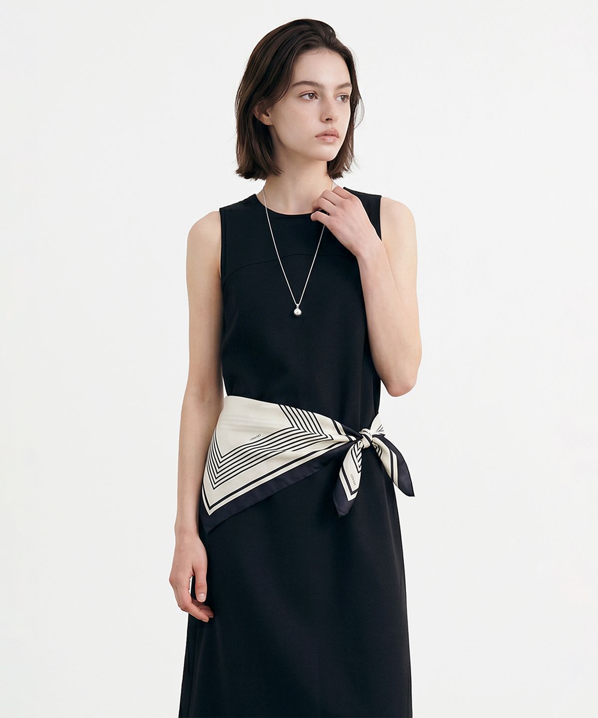 룩캐스트(LOOKAST) 아이린 코튼 슬리브리스 드레스_블랙 / IRENE COTTON SLEEVELESS DRESS_BLACK