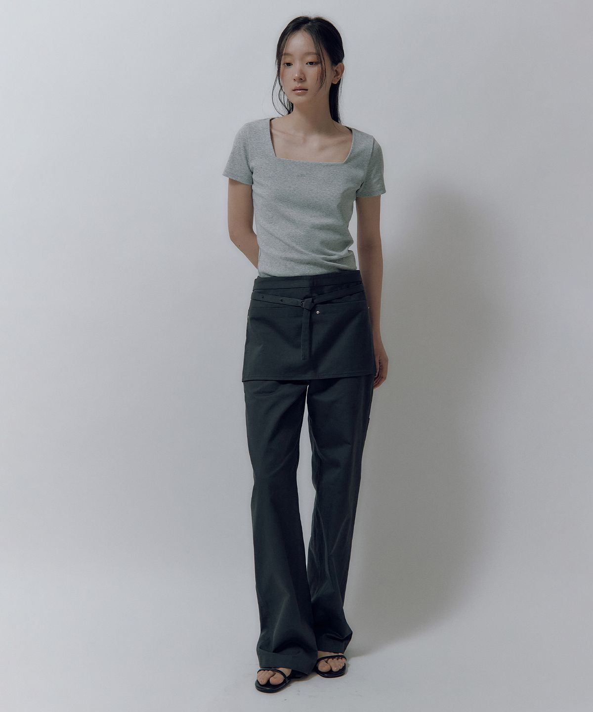 룩캐스트(LOOKAST) 멜라니 레이어드 스커트 팬츠_차콜 / MELANIE LAYERED SKIRT PANTS_CHARCOAL