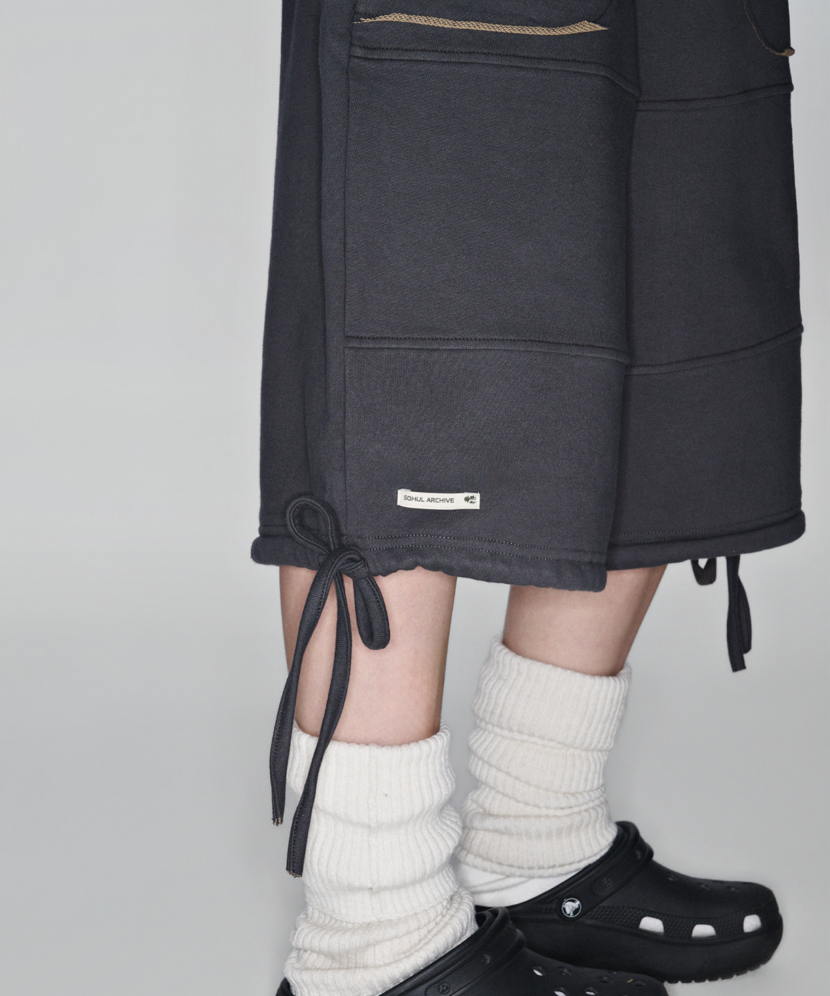 소흘(SOHUL) Panel Shorts (차콜)