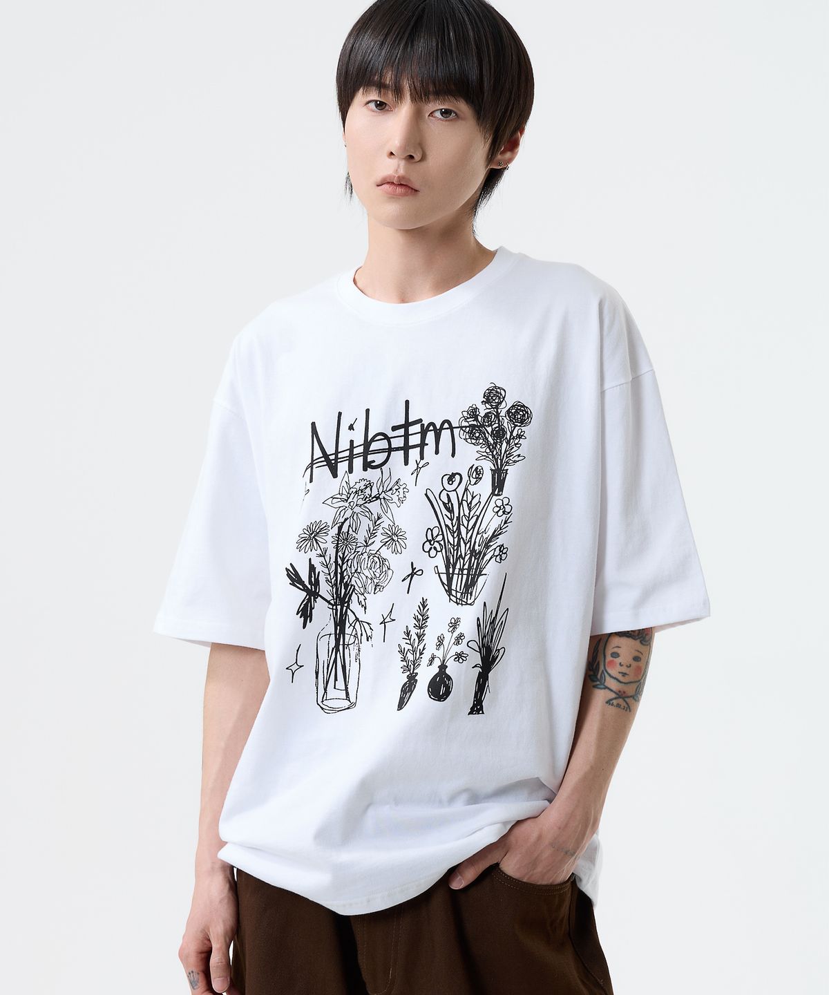 낫띵이즈베럴댄미(NOTHINGISBETTERTHANME) FLOWER SKETCH TEE_white