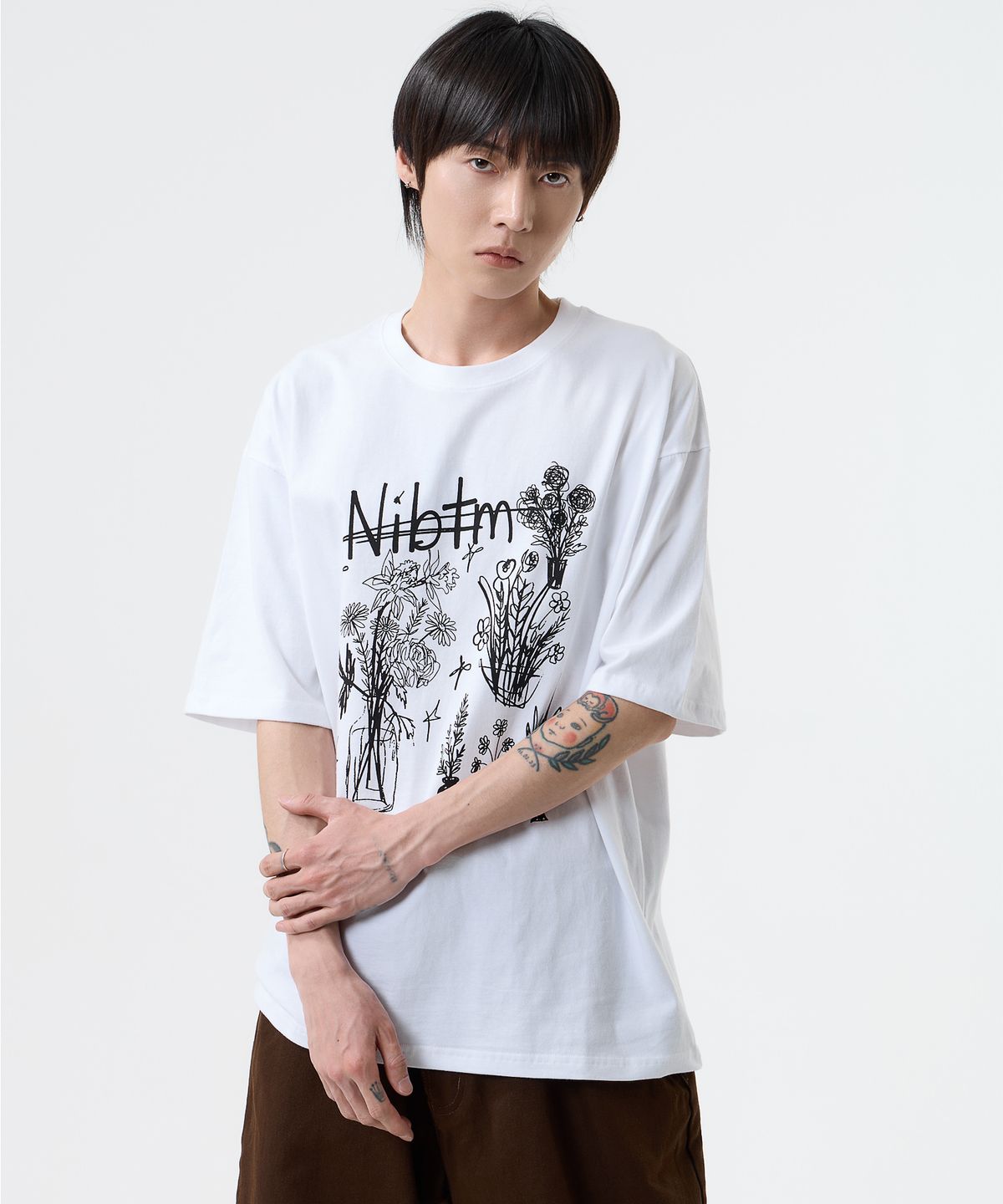 낫띵이즈베럴댄미(NOTHINGISBETTERTHANME) FLOWER SKETCH TEE_white