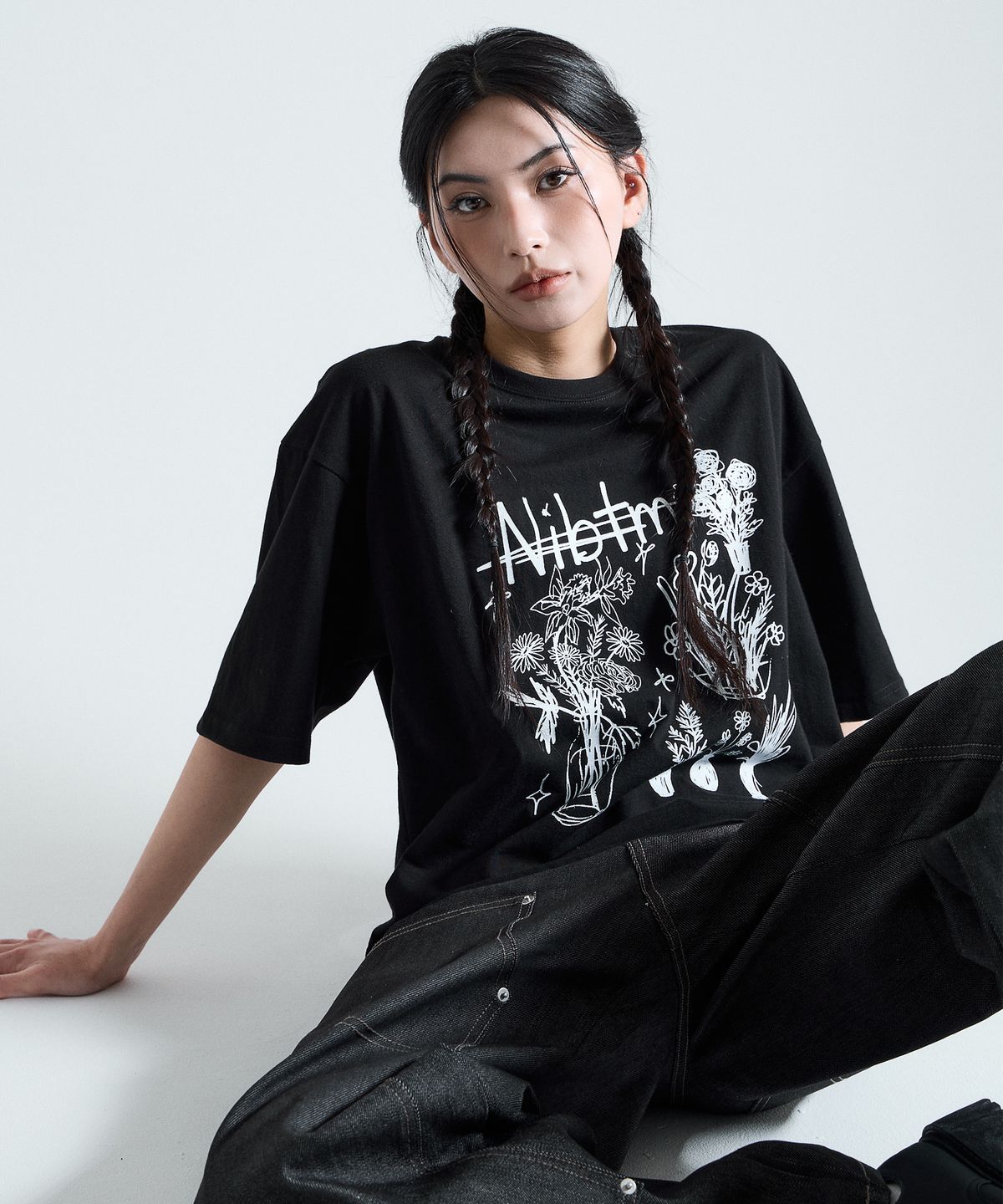 낫띵이즈베럴댄미(NOTHINGISBETTERTHANME) FLOWER SKETCH TEE_black