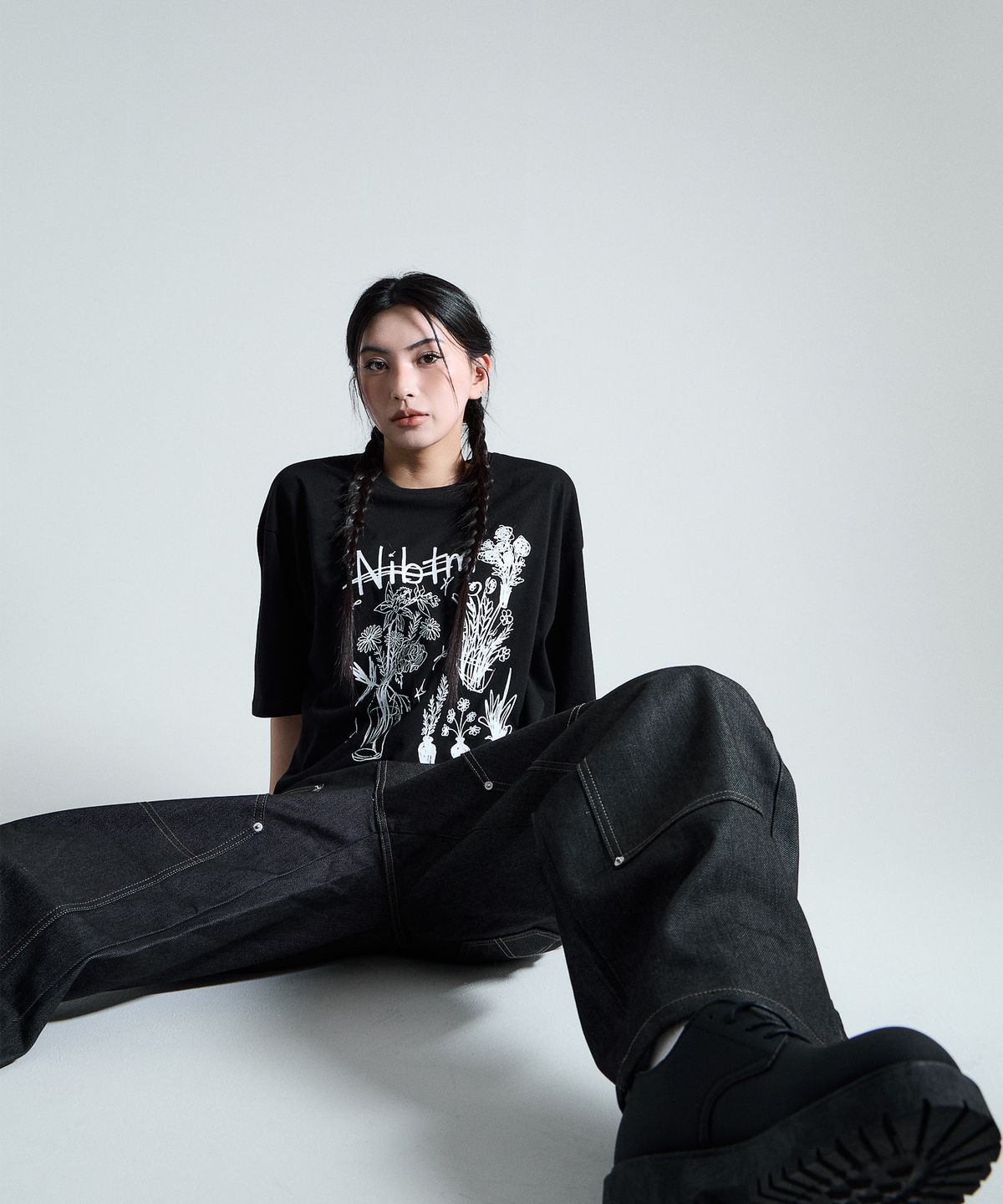 낫띵이즈베럴댄미(NOTHINGISBETTERTHANME) FLOWER SKETCH TEE_black