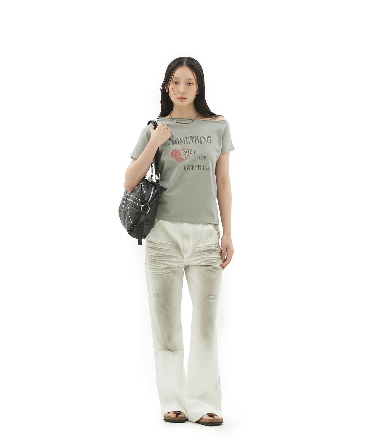 데프가먼츠(DEFGARMENTS) SOMETHING HEART OFF-SHOULDER T-SHIRTS [2COLOR]