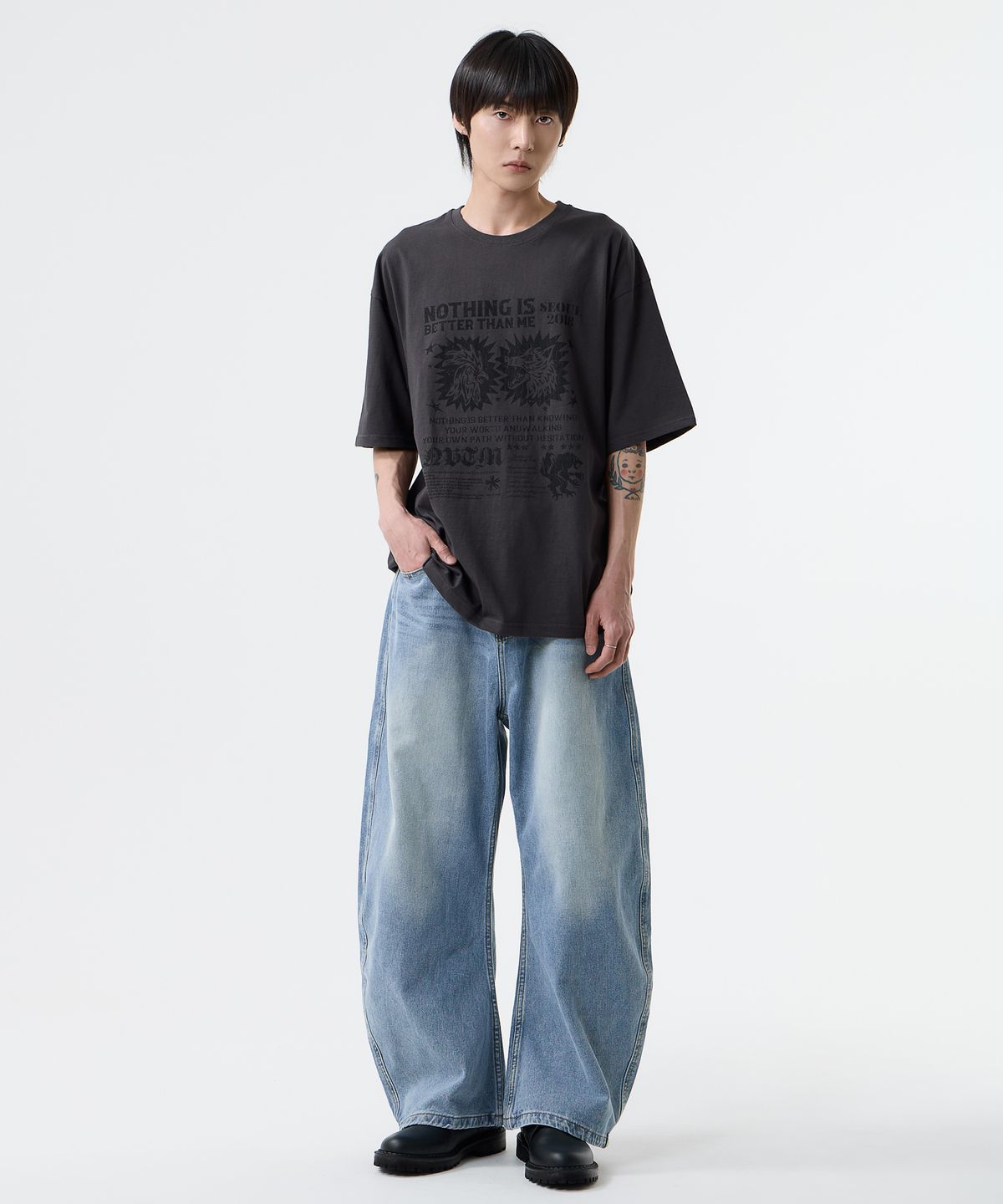 낫띵이즈베럴댄미(NOTHINGISBETTERTHANME) RETRO GRAPHIC TEE_charcoal