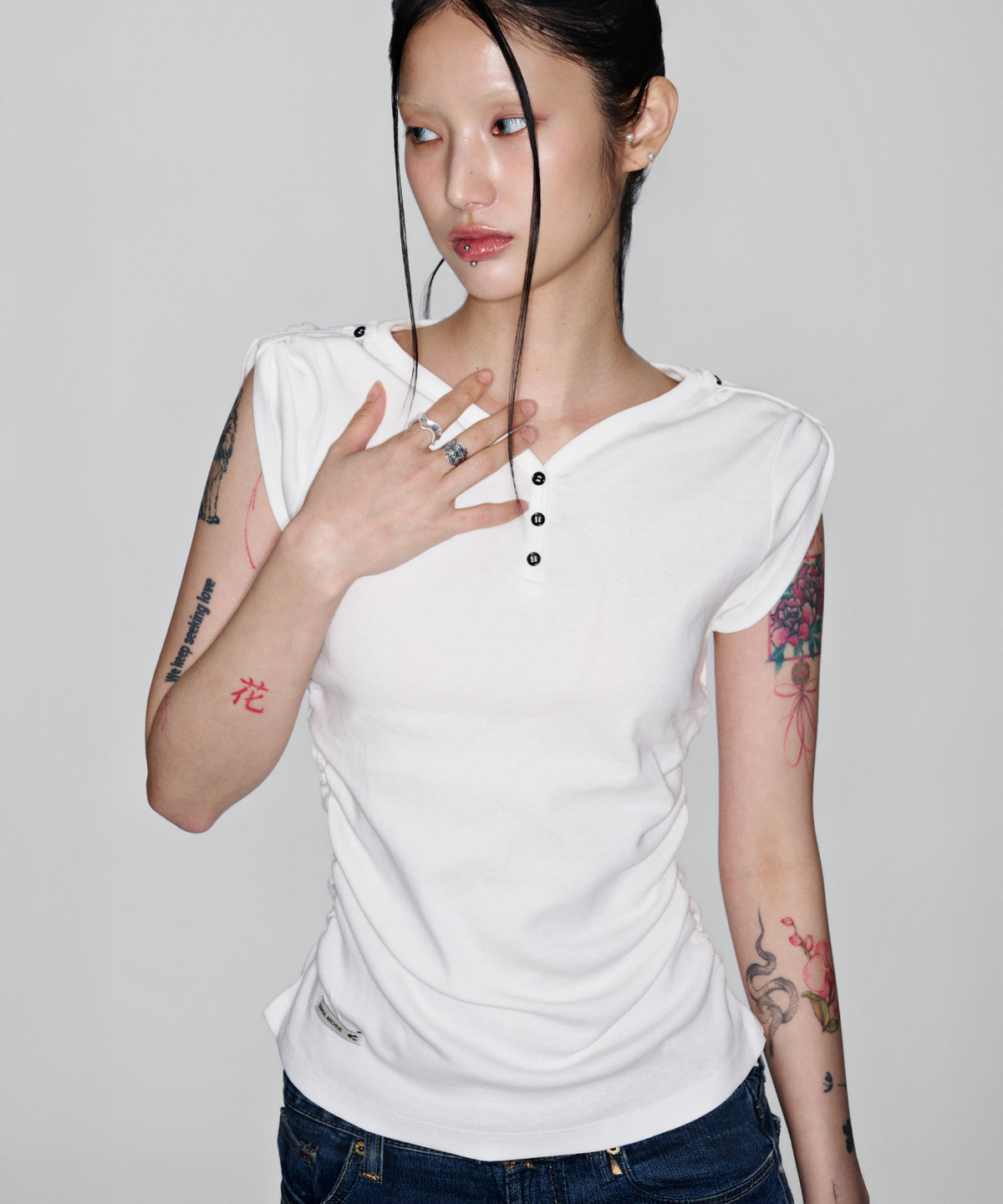 소흘(SOHUL) Shoulder Tab T (화이트)