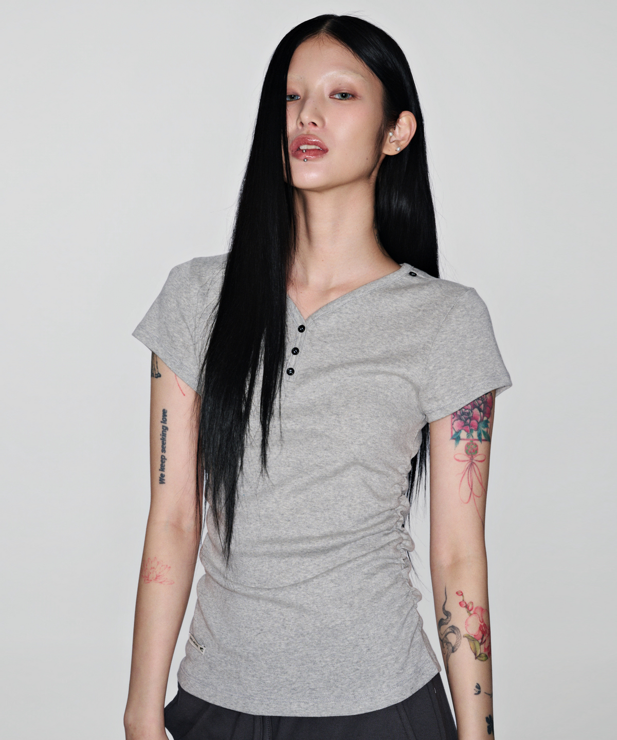 소흘(SOHUL) Shoulder Tab T (그레이)