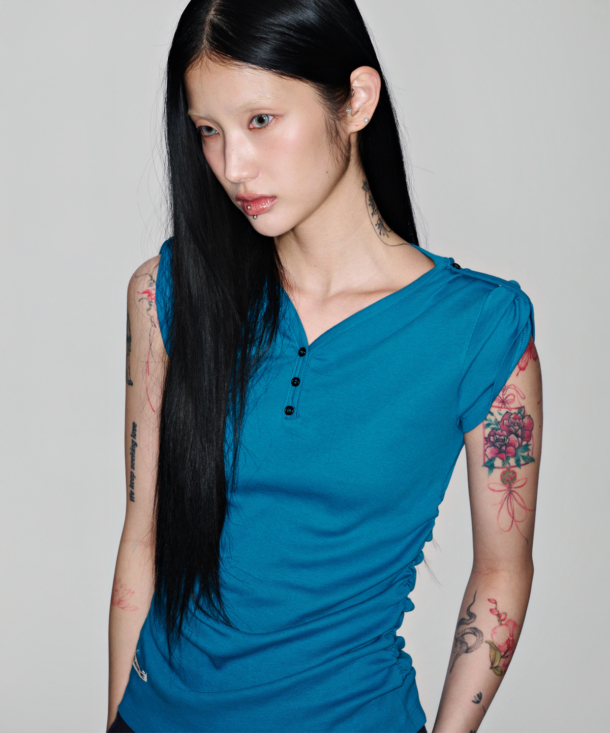 소흘(SOHUL) Shoulder Tab T (아쿠아)