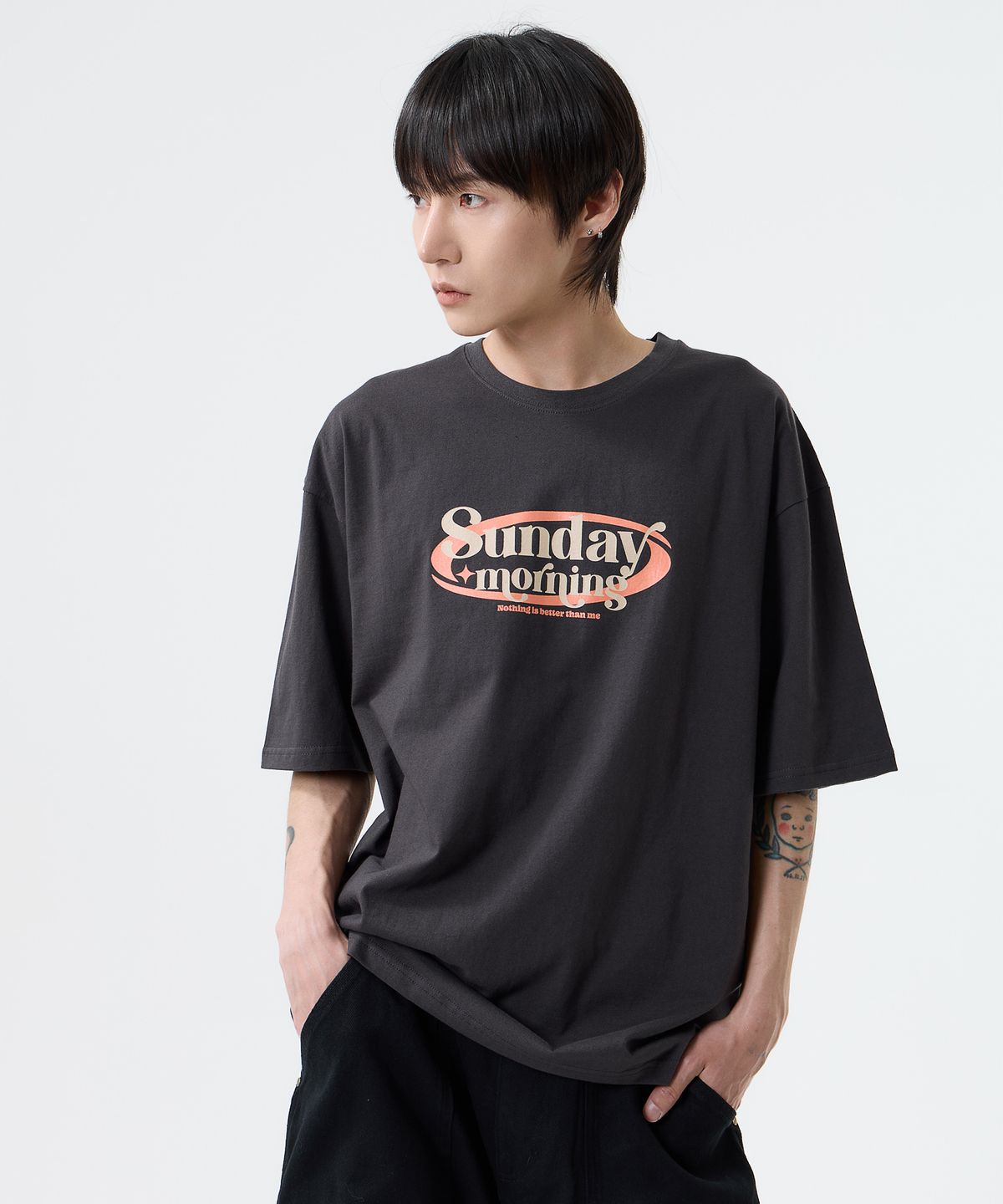 낫띵이즈베럴댄미(NOTHINGISBETTERTHANME) SUNDAY MORNING TEE_charcoal