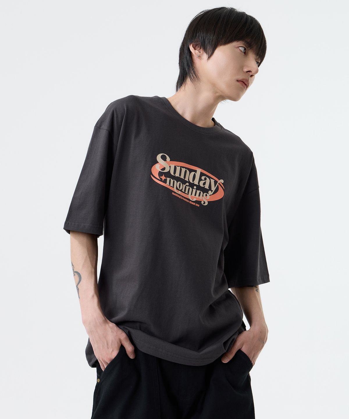 낫띵이즈베럴댄미(NOTHINGISBETTERTHANME) SUNDAY MORNING TEE_charcoal