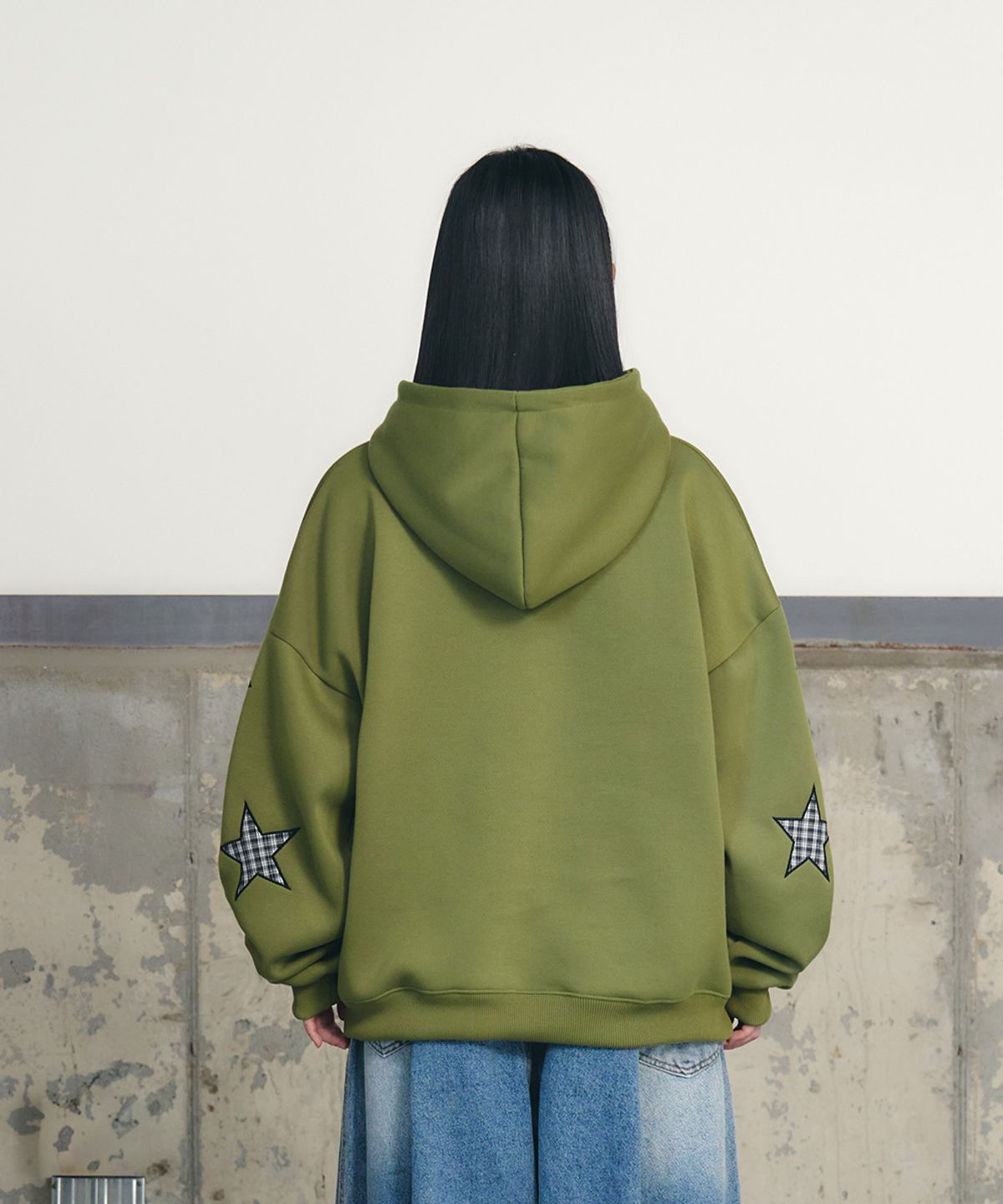 언유즈랩(UNUSEDLAB) 아웃 스티치 스타 패치 후디 [올리브]