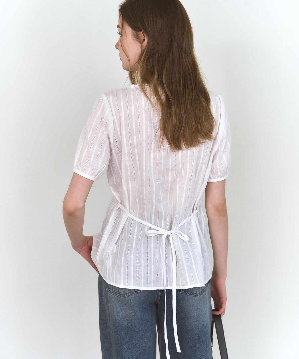 드로우핏 우먼(DRAWFIT WOMEN) 스퀘어 펀칭 레이스 반팔 블라우스 [WHITE]