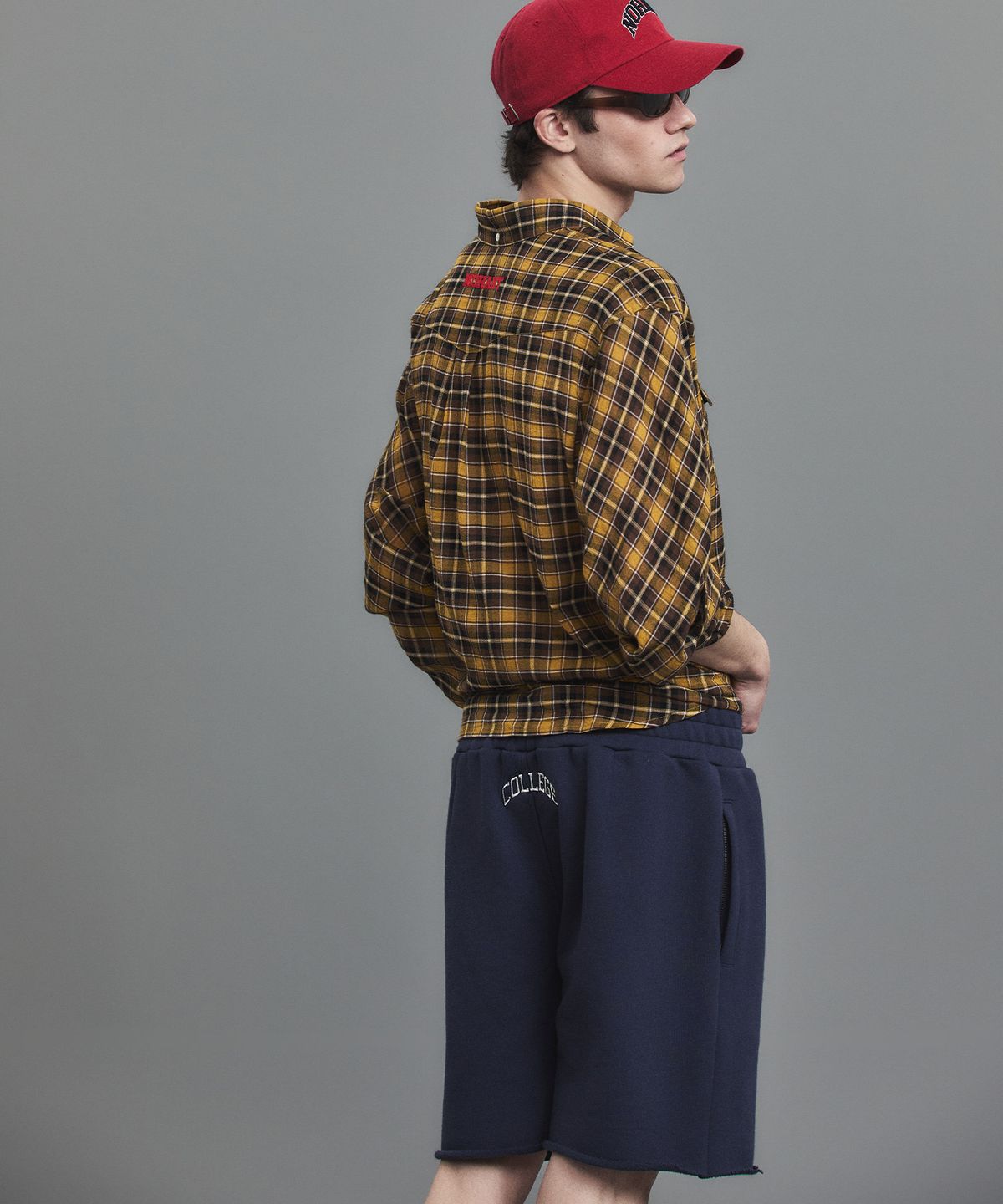 노앙(NOHANT) COLLEGE LOGO SWEAT SHORTS NAVY