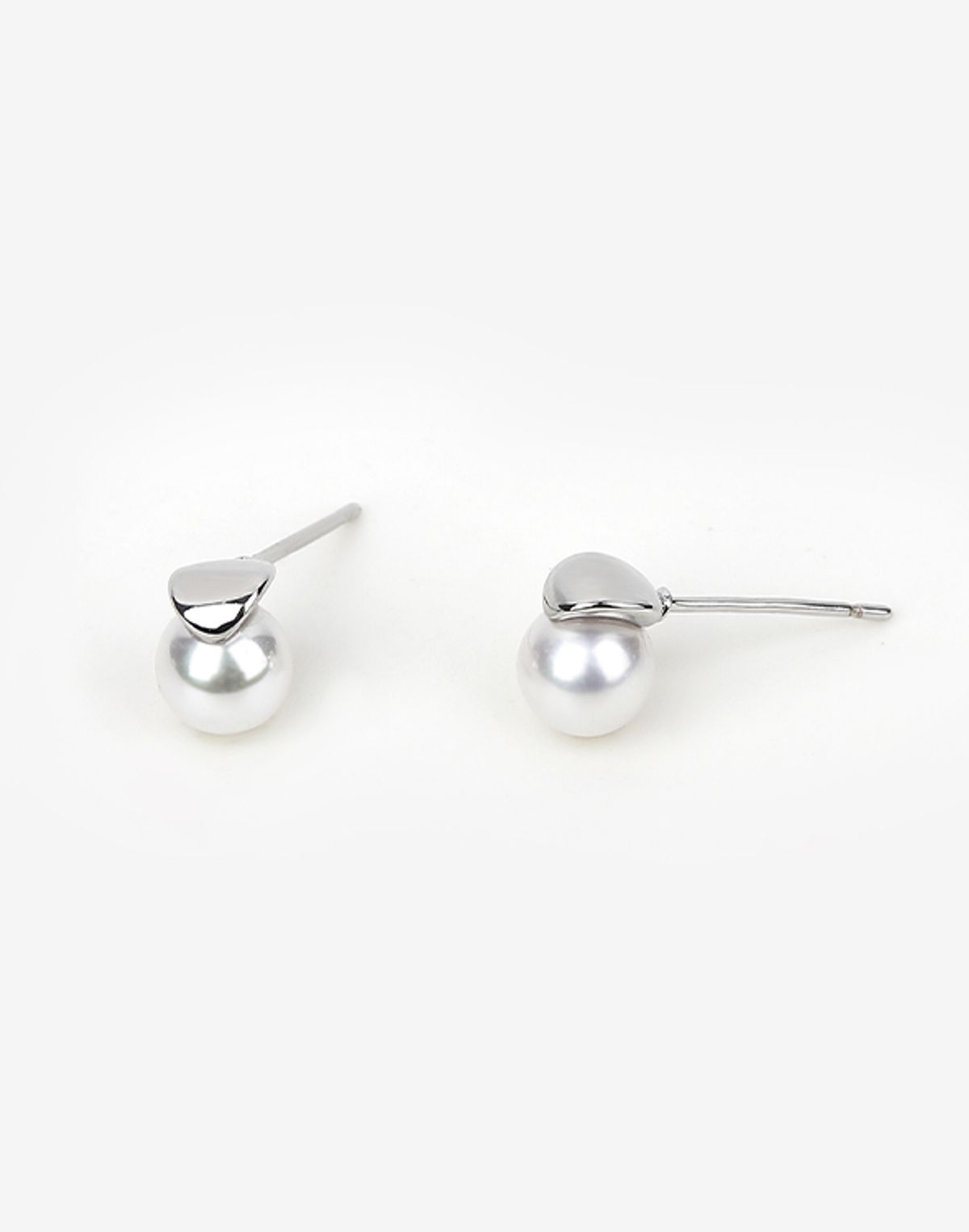 아티카 로우(ATTICA RAW) Pearl Scoop Stud Earrings / EBS048