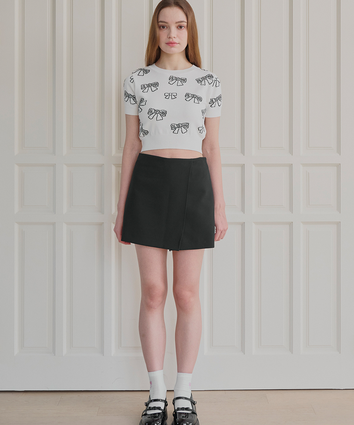 알리에나(ALIENAR) Ribbon logo short sleeved knit (ivory)