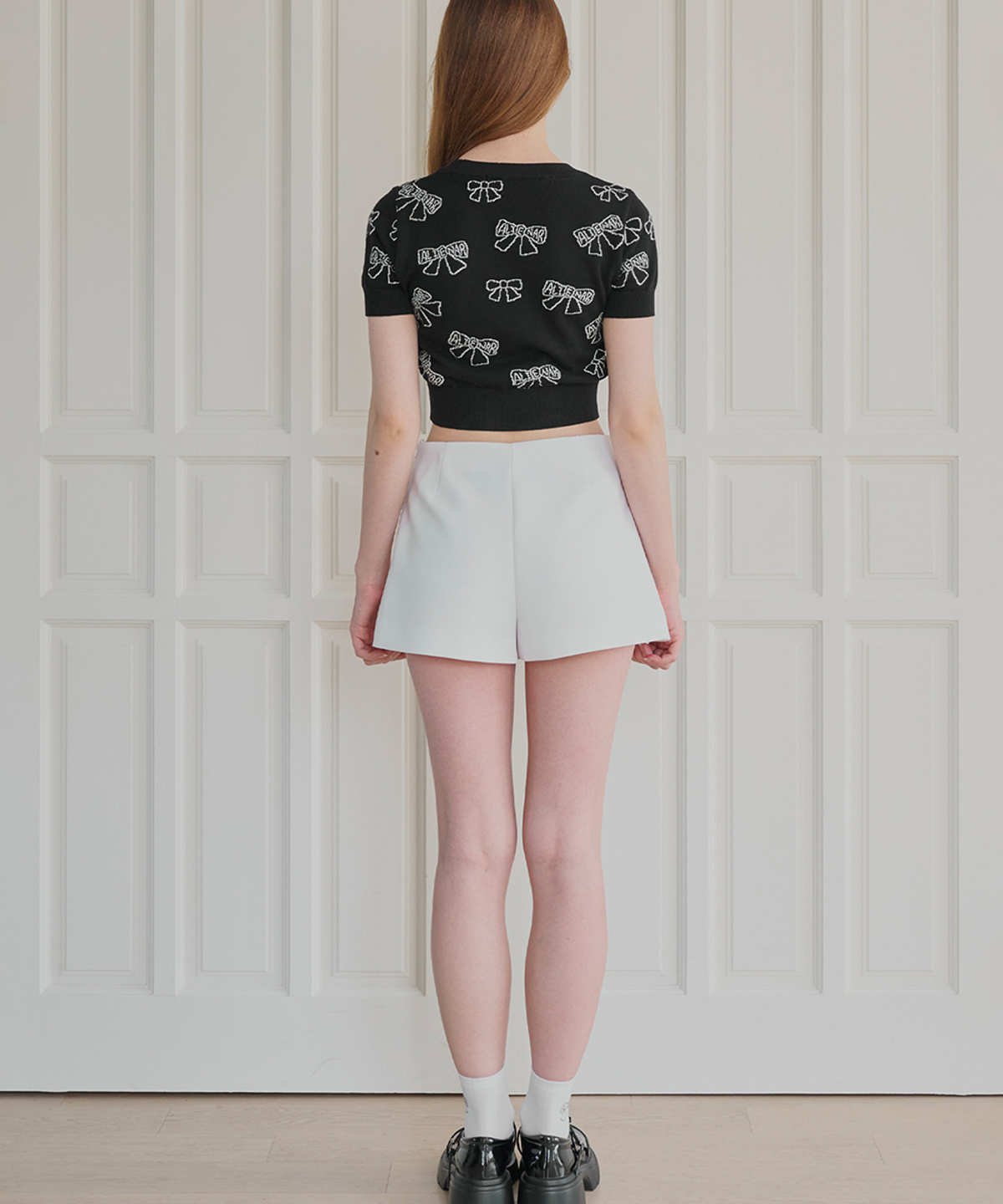 알리에나(ALIENAR) Ribbon logo short sleeved knit (Black)