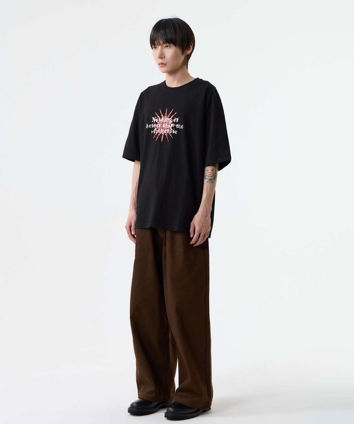 낫띵이즈베럴댄미(NOTHINGISBETTERTHANME) SUN LETTERING TEE_black