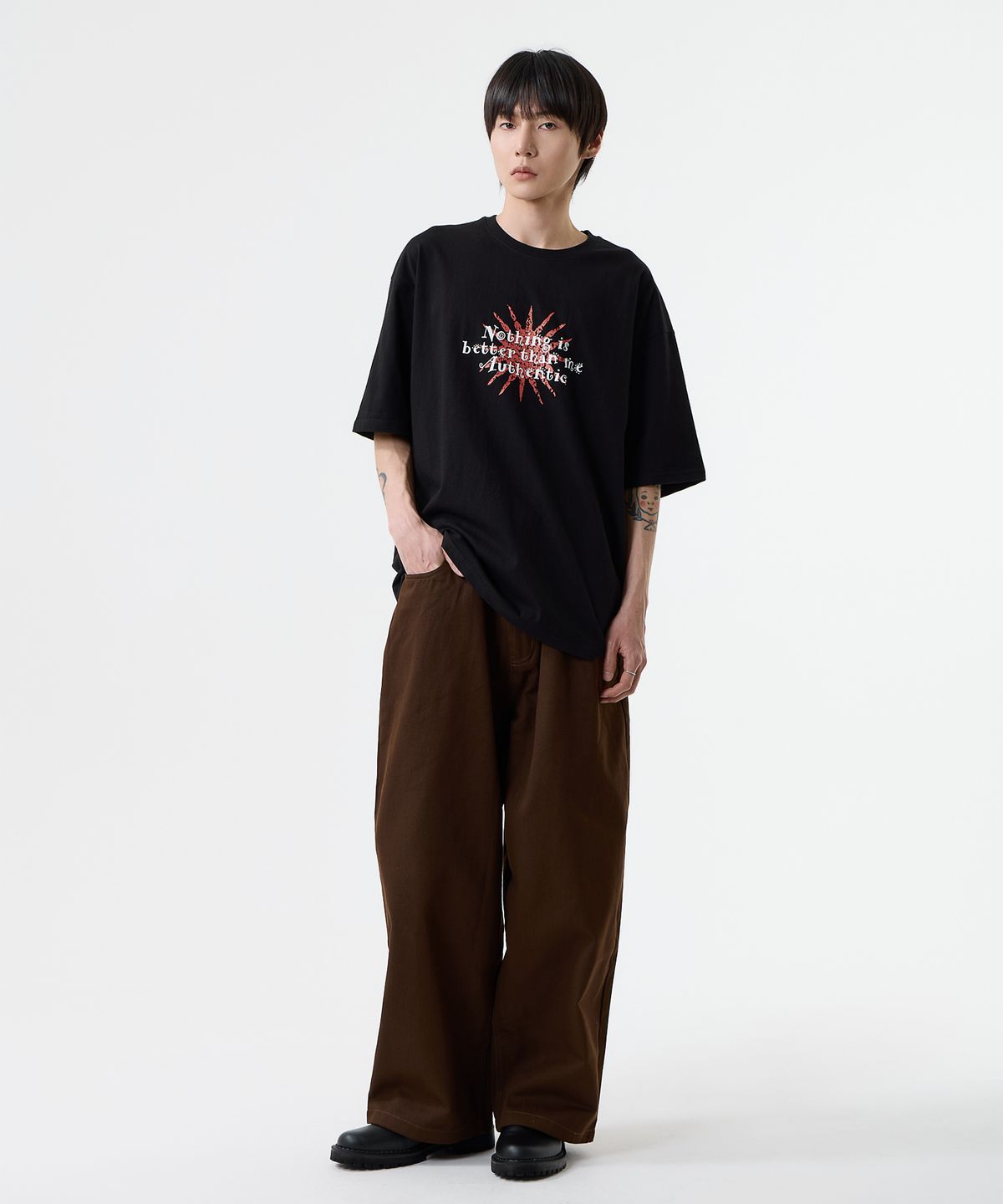 낫띵이즈베럴댄미(NOTHINGISBETTERTHANME) SUN LETTERING TEE_black