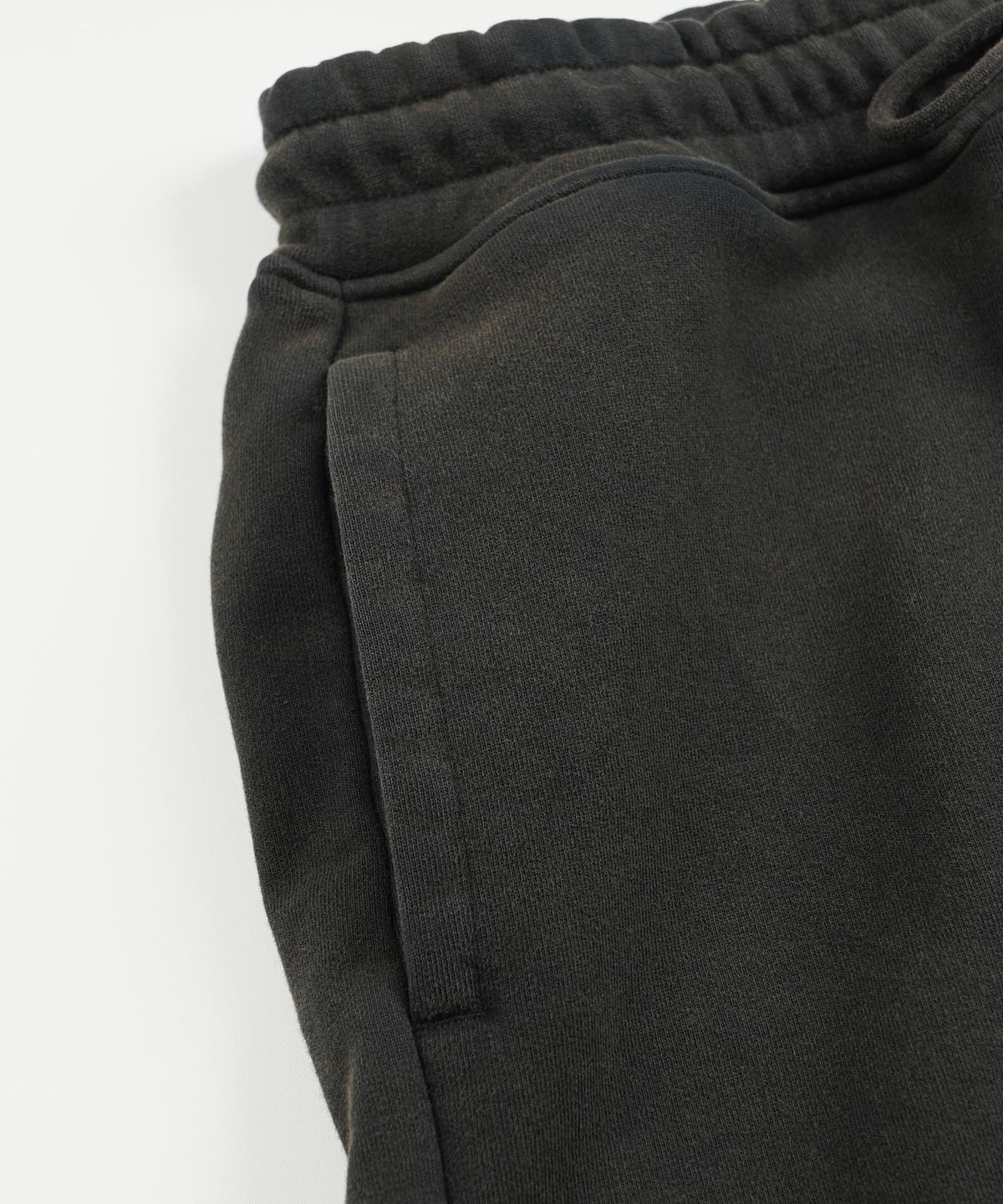 프리즘웍스(FRIZMWORKS) WASHED CARPENTER SWEAT SHORTS _ BLACK BROWN