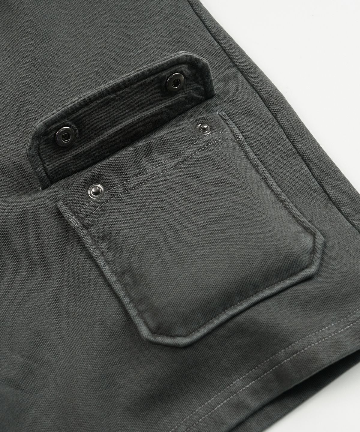 프리즘웍스(FRIZMWORKS) WASHED CARPENTER SWEAT SHORTS _ CHARCOAL