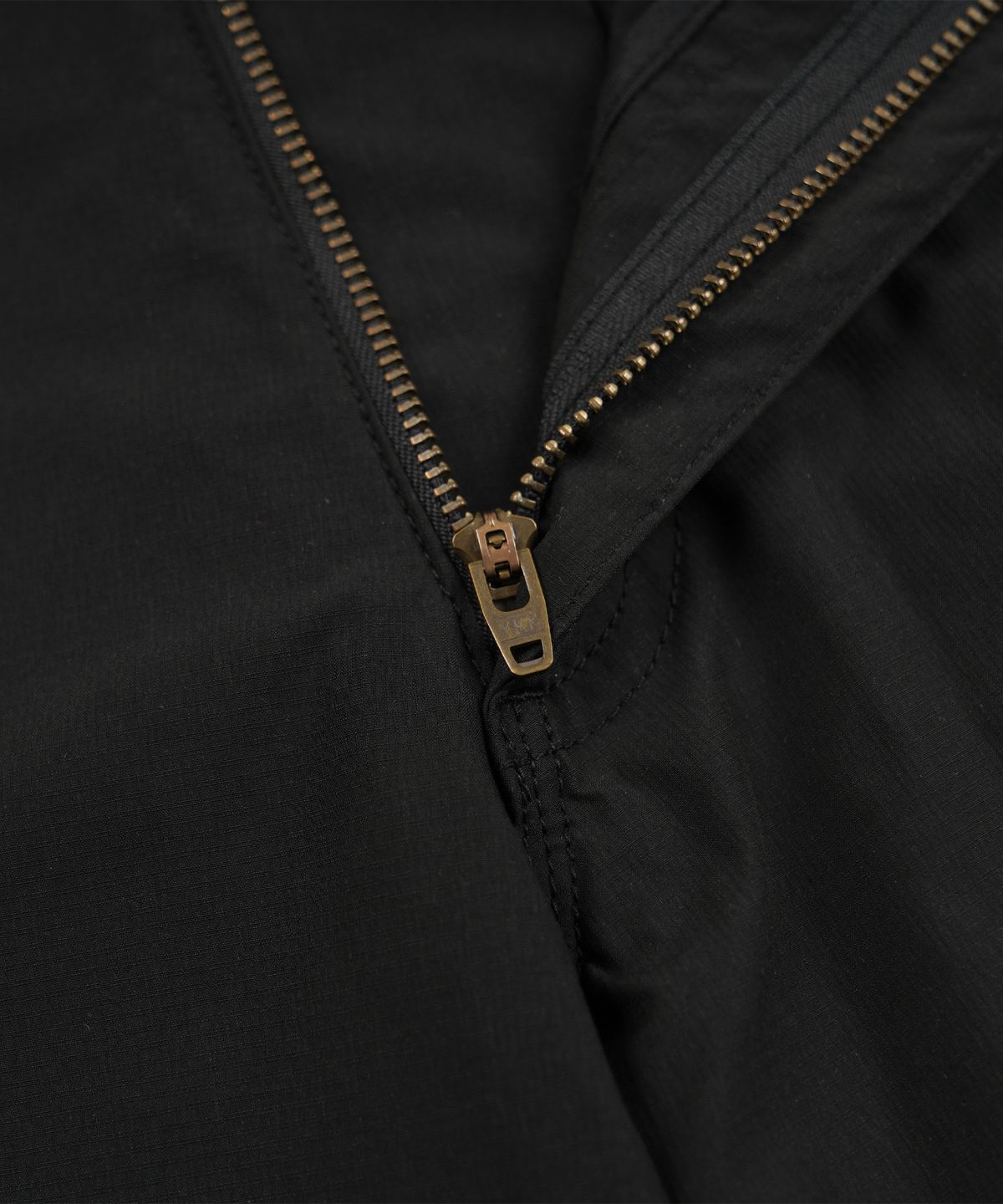 프리즘웍스(FRIZMWORKS) MICRO RIPSTOP ESSENTIAL CARGO SHORTS _ BLACK