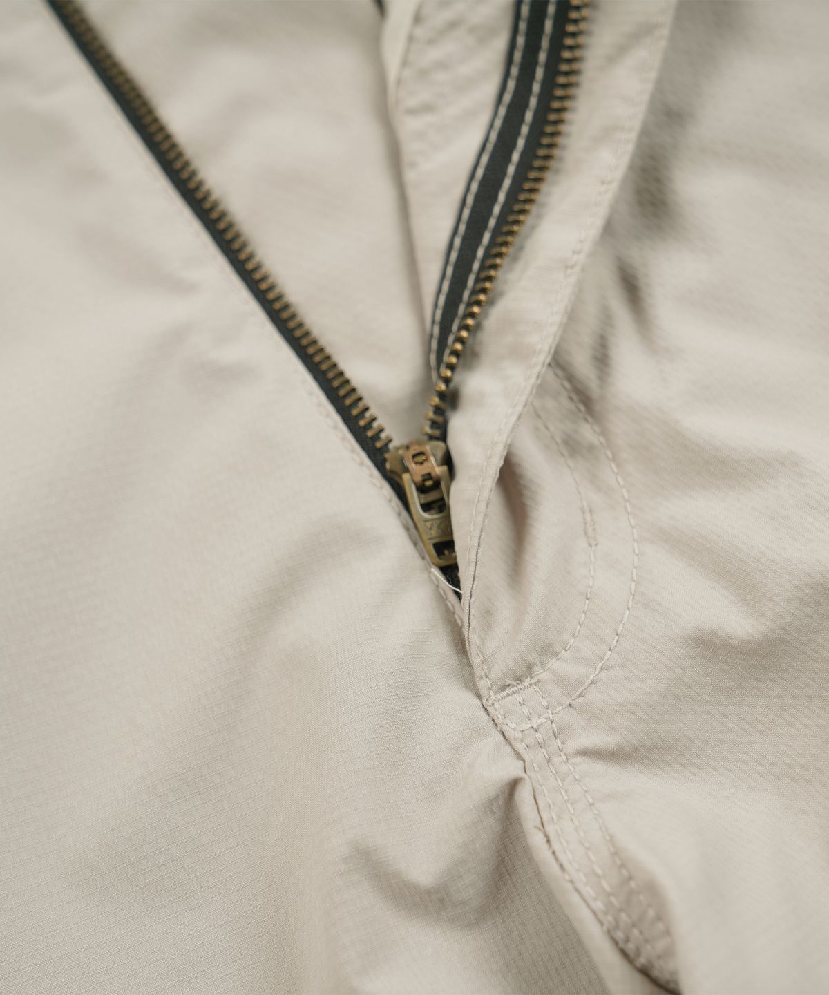 프리즘웍스(FRIZMWORKS) MICRO RIPSTOP ESSENTIAL CARGO SHORTS _ LIGHT GRAY