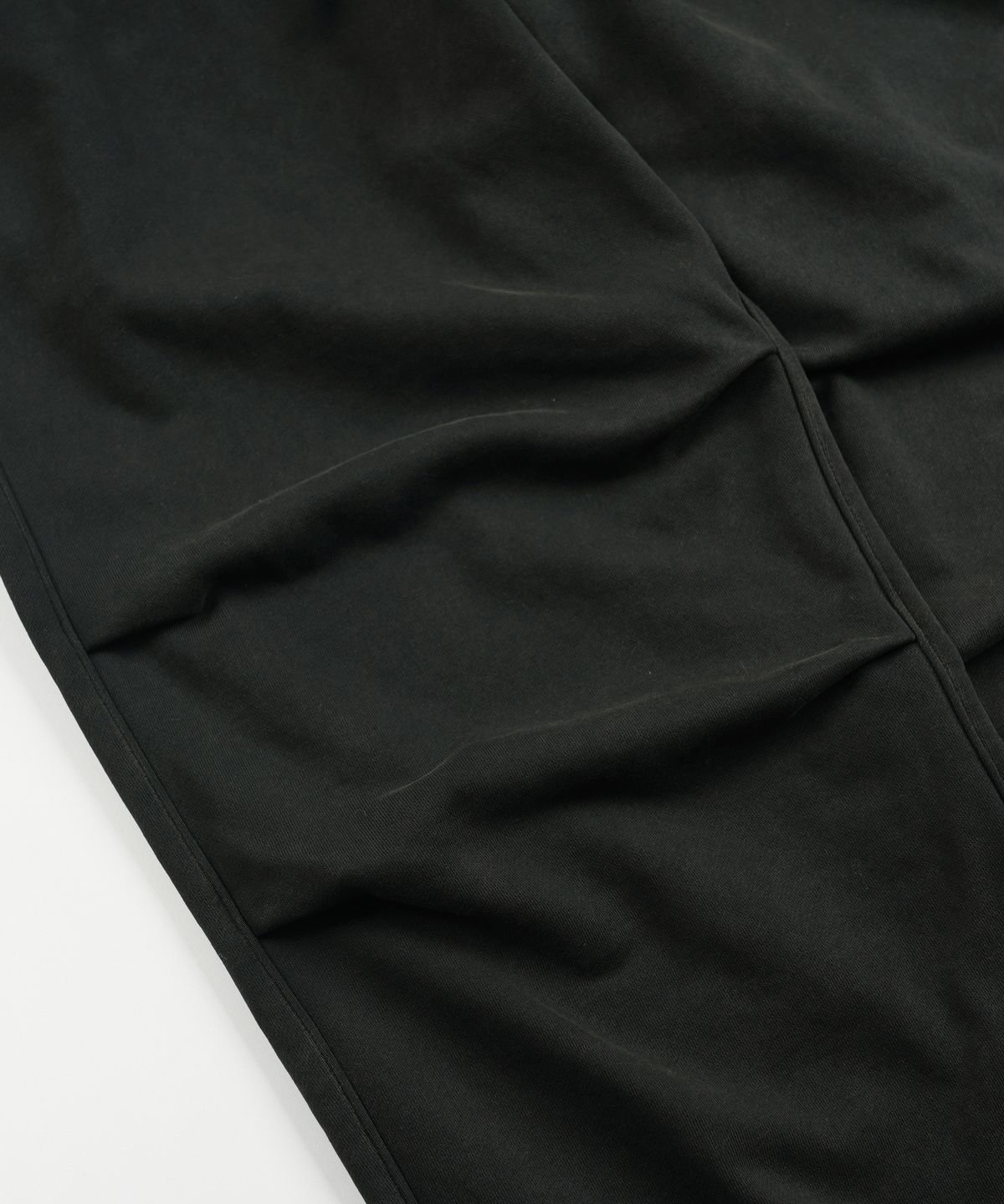 프리즘웍스(FRIZMWORKS) SOFT TWO TUCK SWEAT PANTS _ VINTAGE CHARCOAL