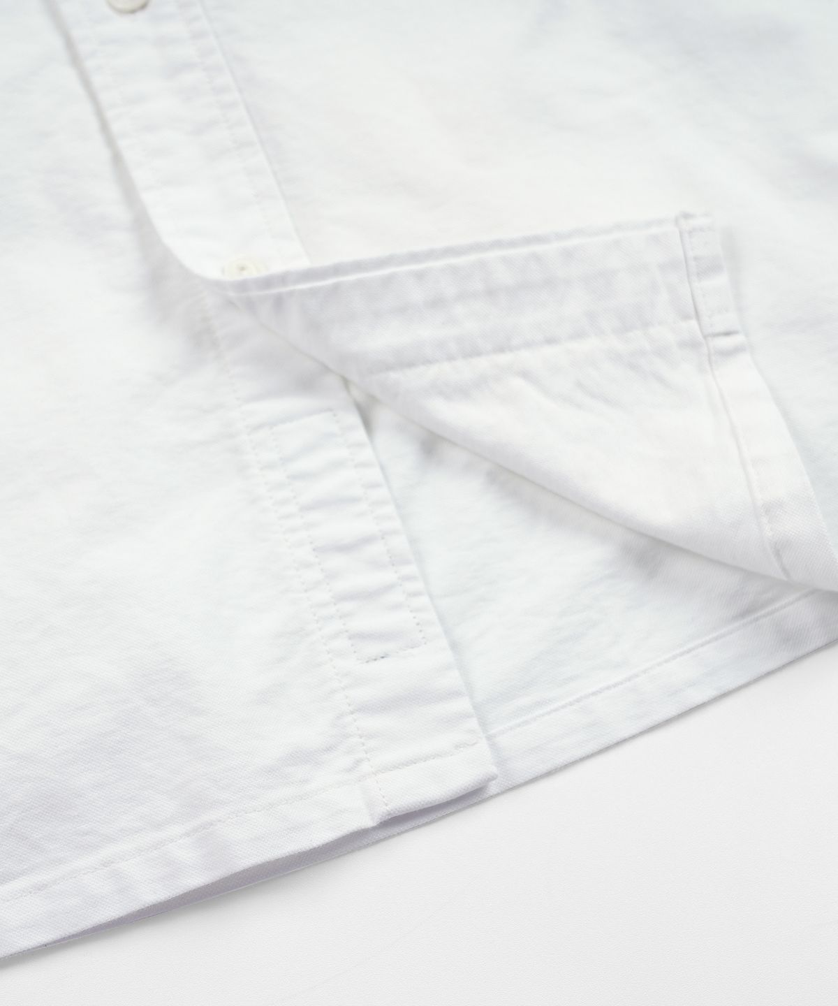 프리즘웍스(FRIZMWORKS) CHAMBRAY BIG POCKET HALF SHIRT _ WHITE